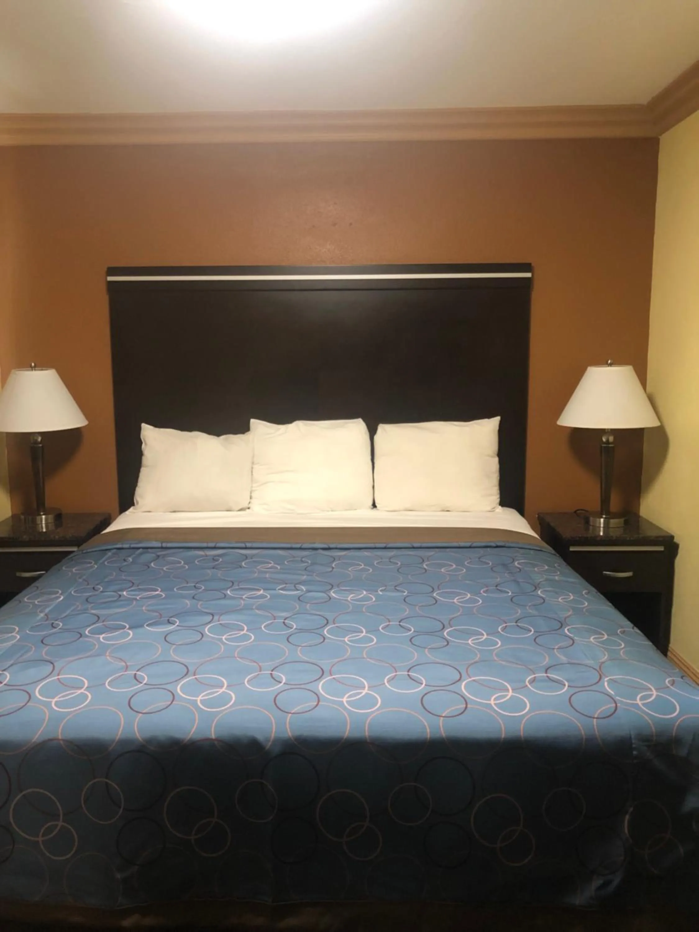 Bed in Glendora Motel