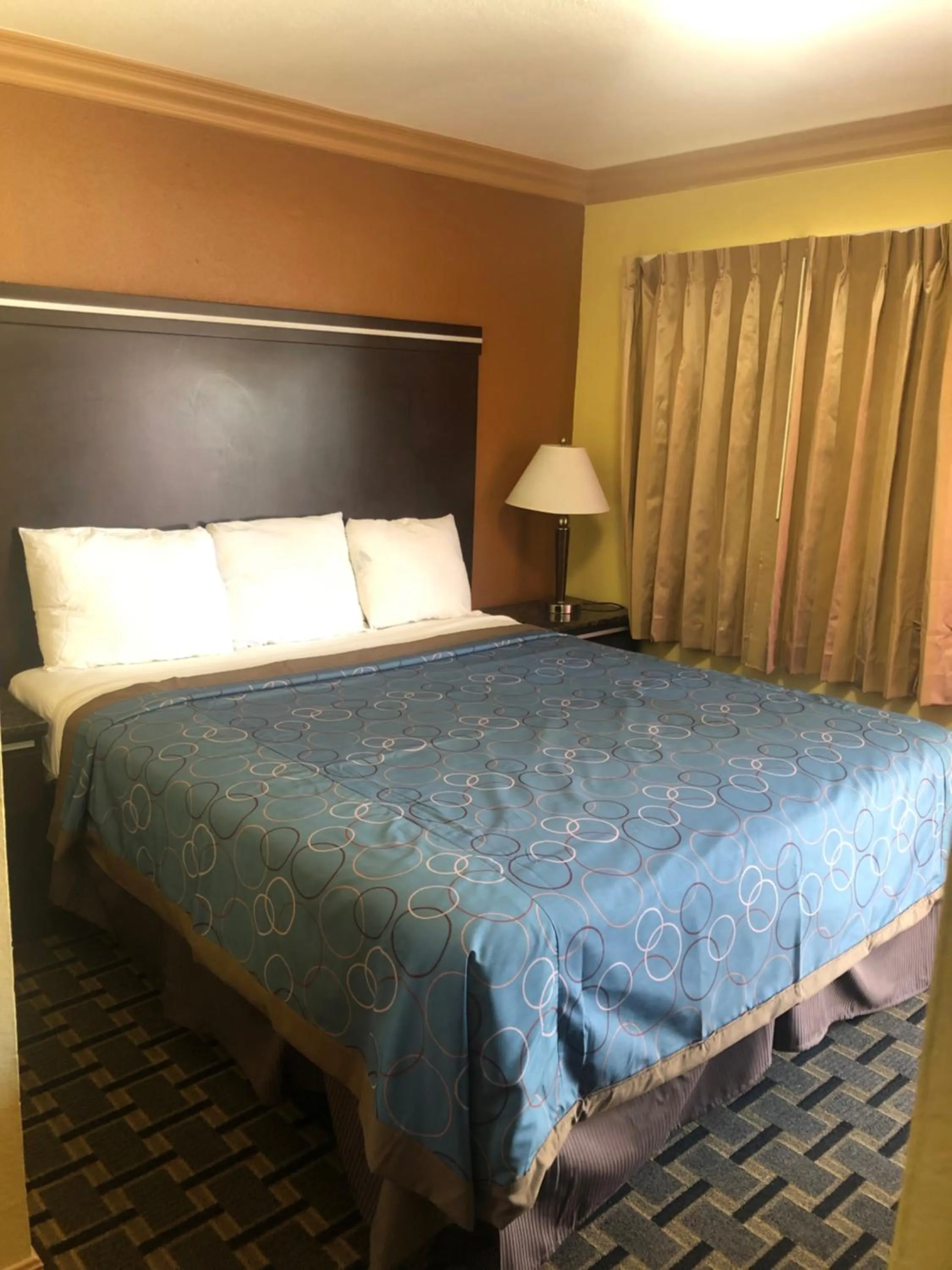 Bed in Glendora Motel