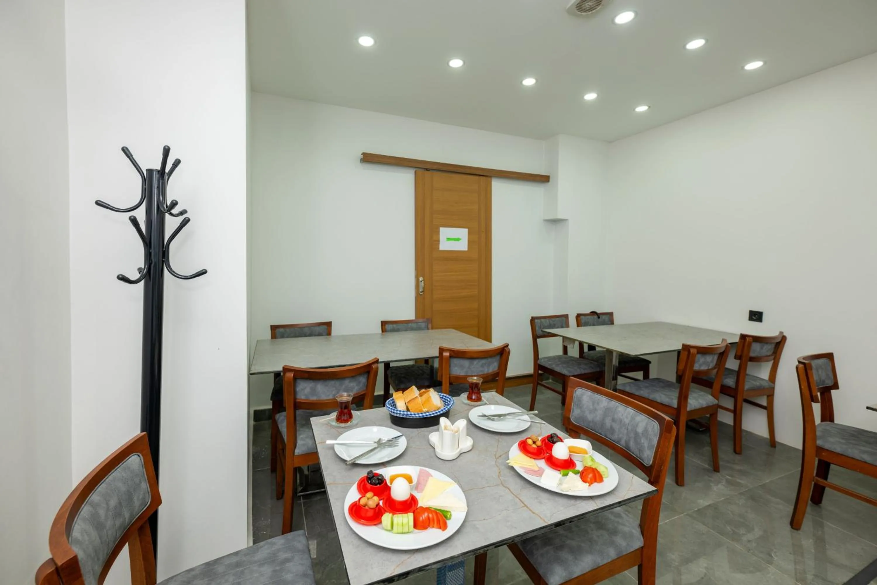 Food and drinks in mayza otel