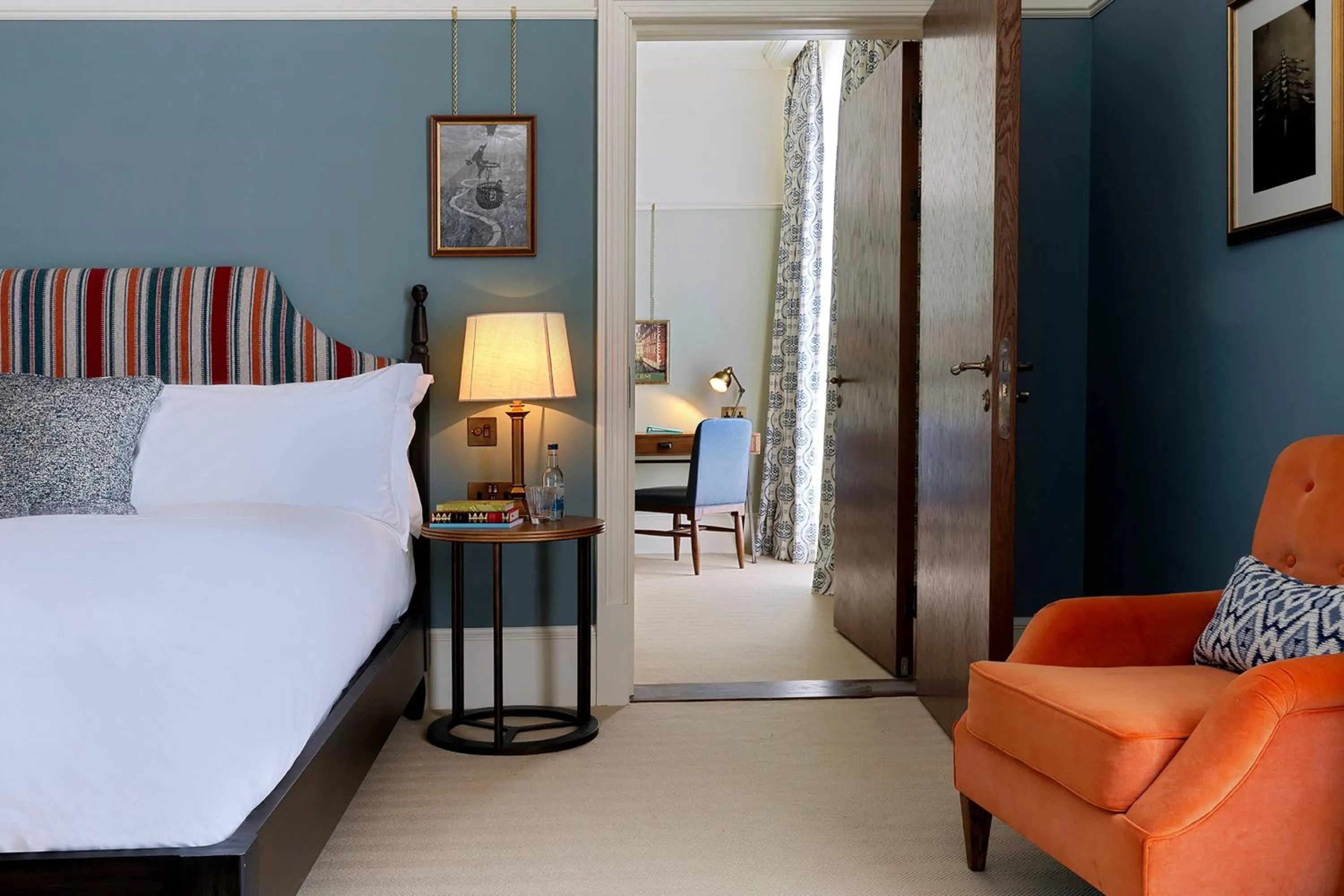 Photo of the whole room, Bed in University Arms, Autograph Collection