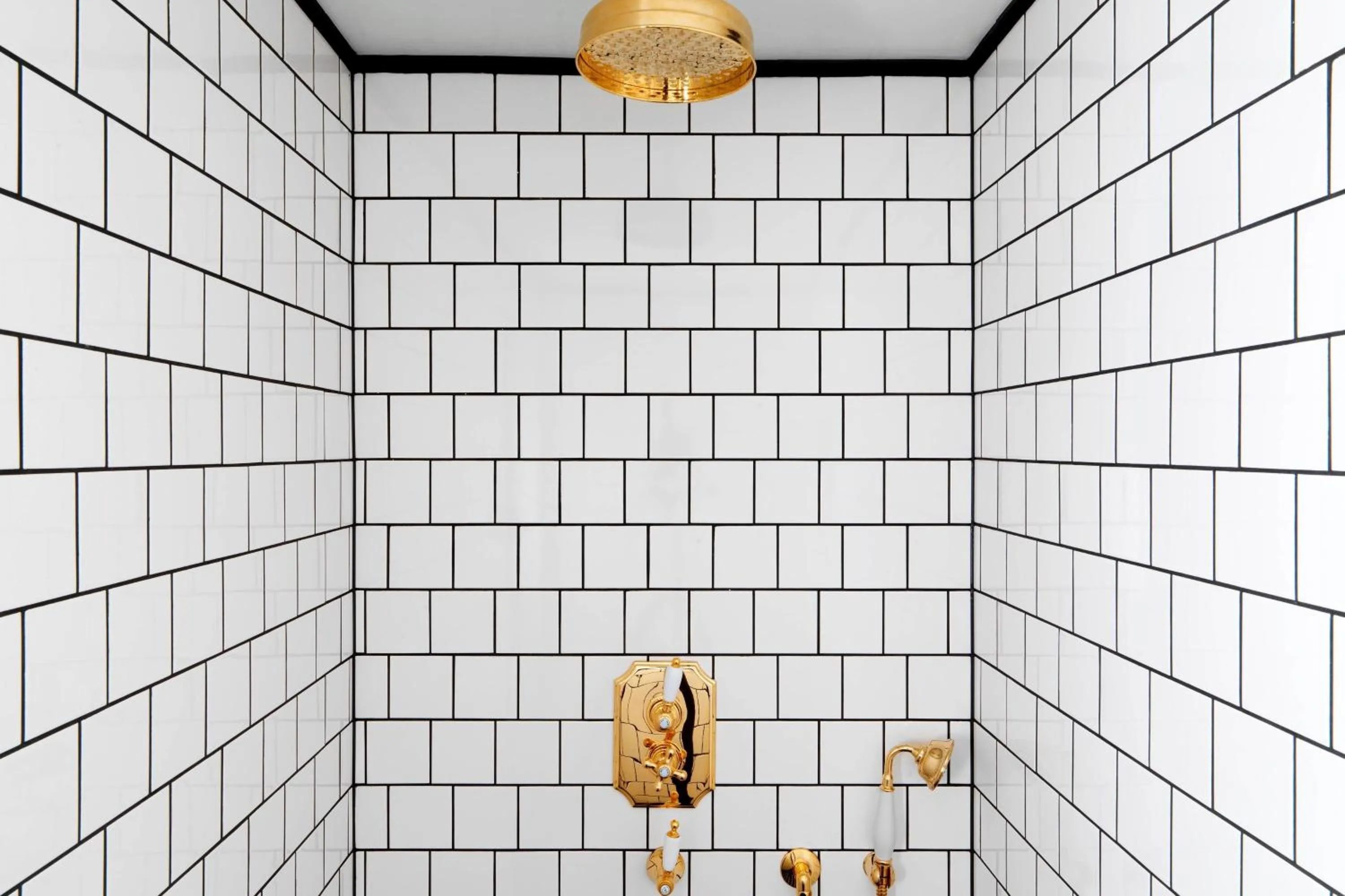 Bathroom in University Arms, Autograph Collection