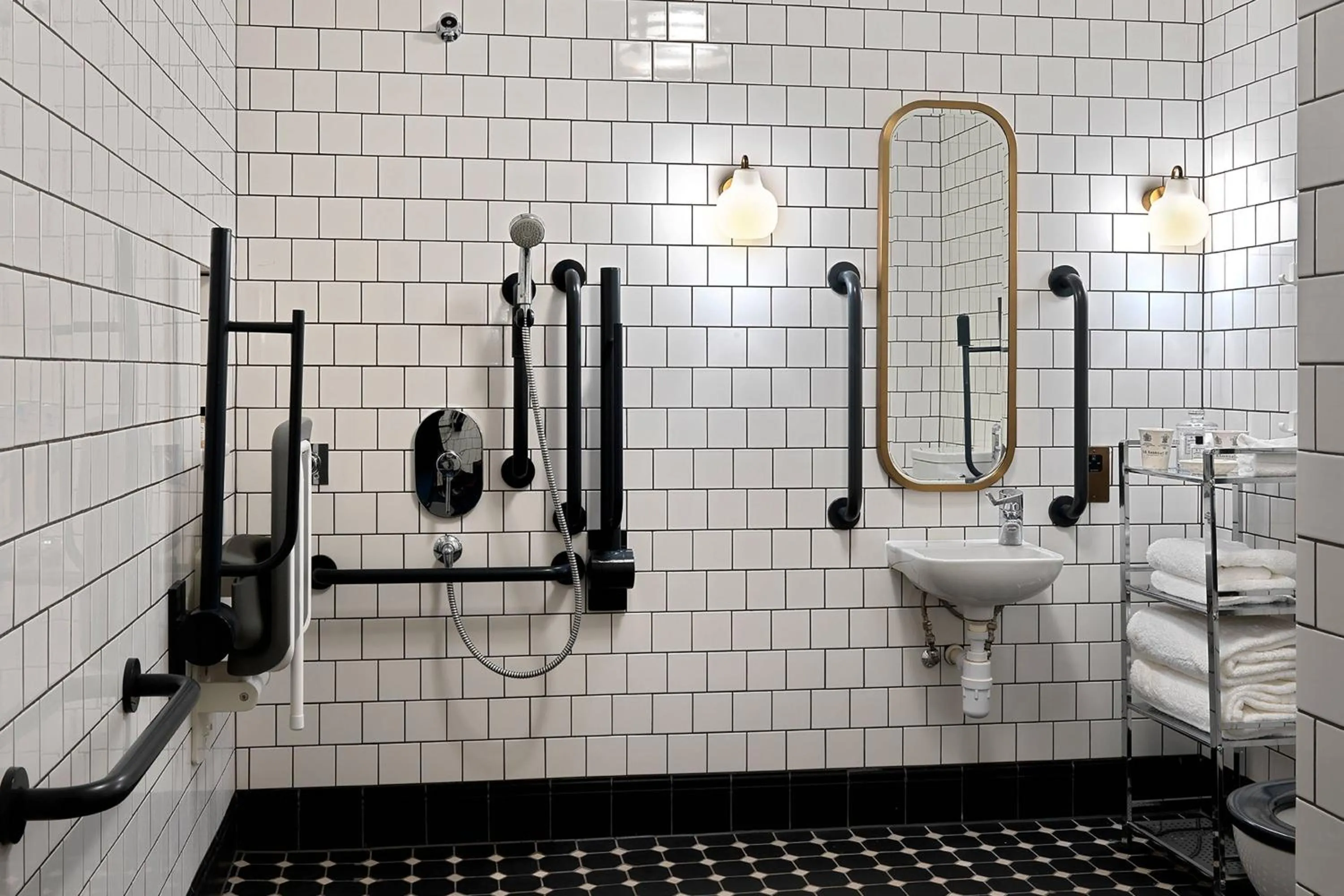Bathroom in University Arms, Autograph Collection