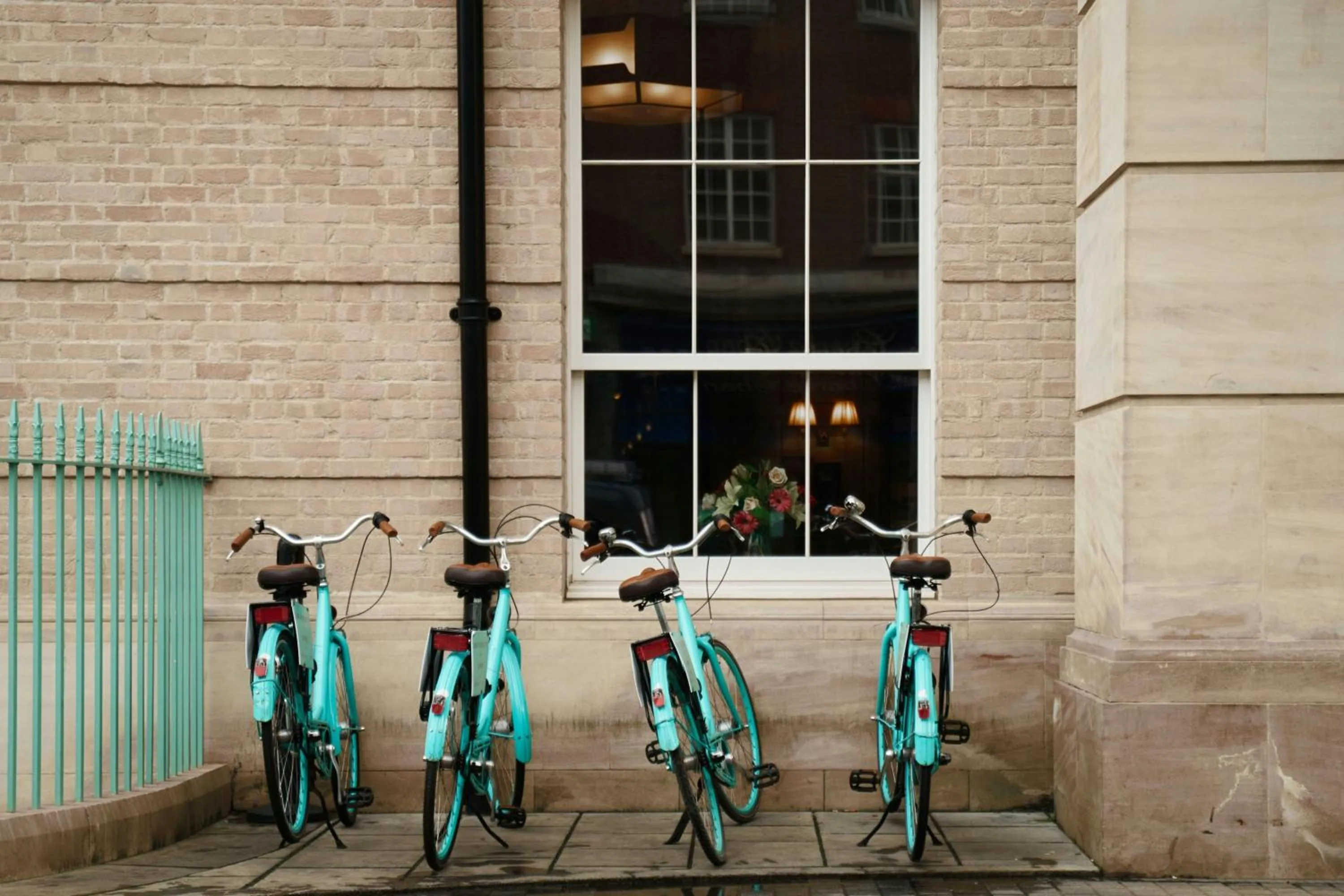 Other in University Arms, Autograph Collection