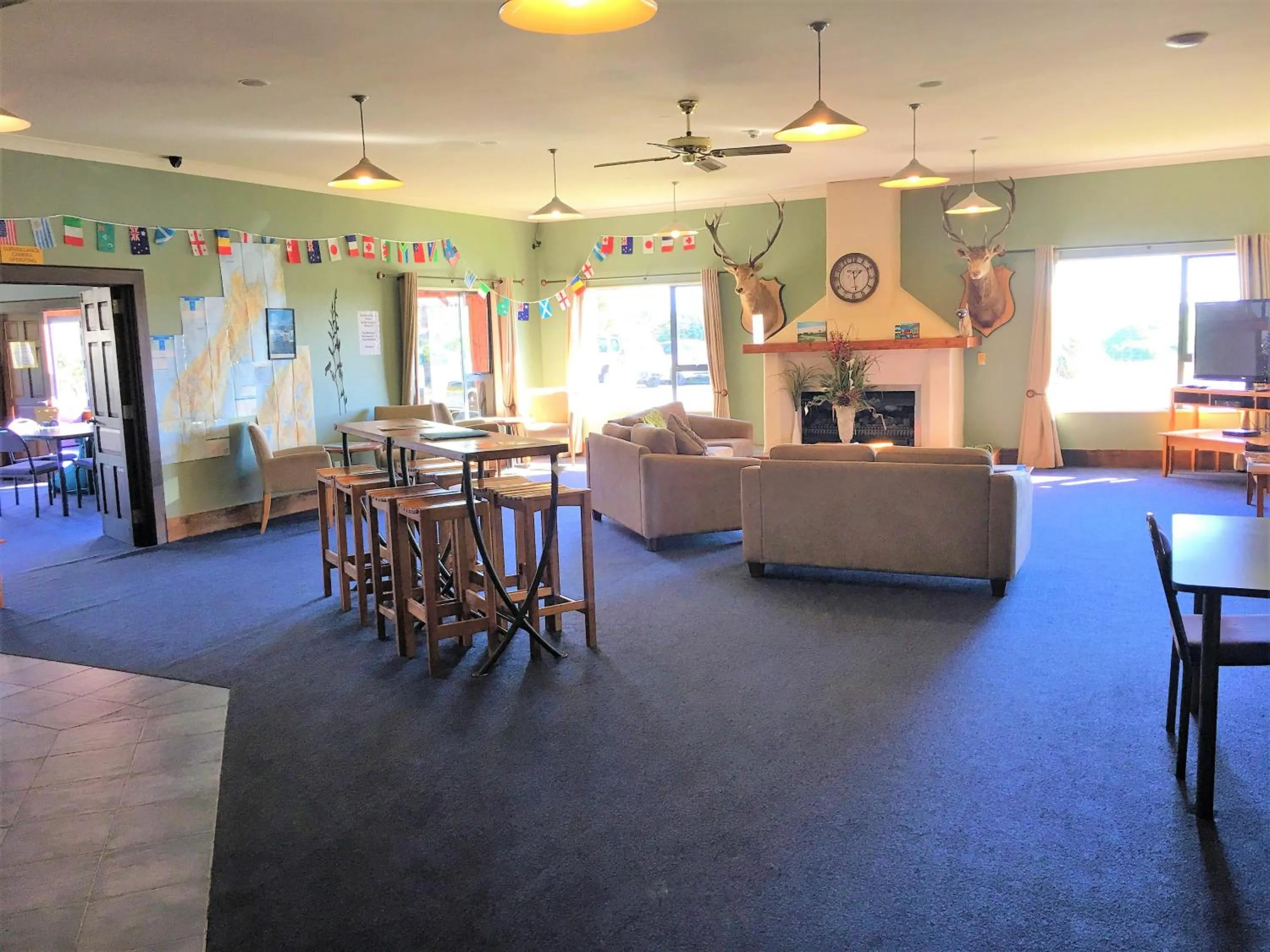 Communal lounge/ TV room in Haast River Motels & Holiday Park