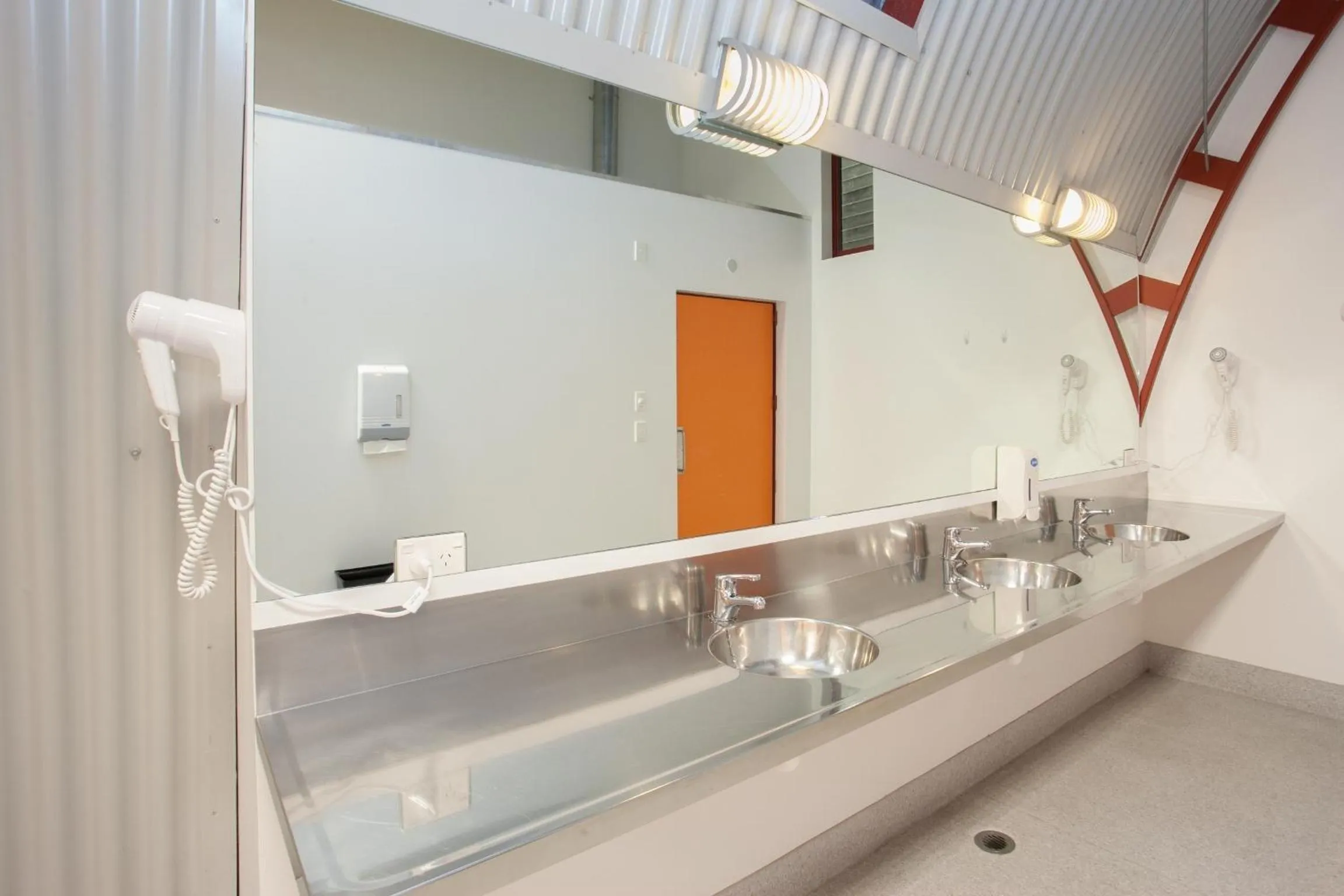 Bathroom in Haast River Motels & Holiday Park