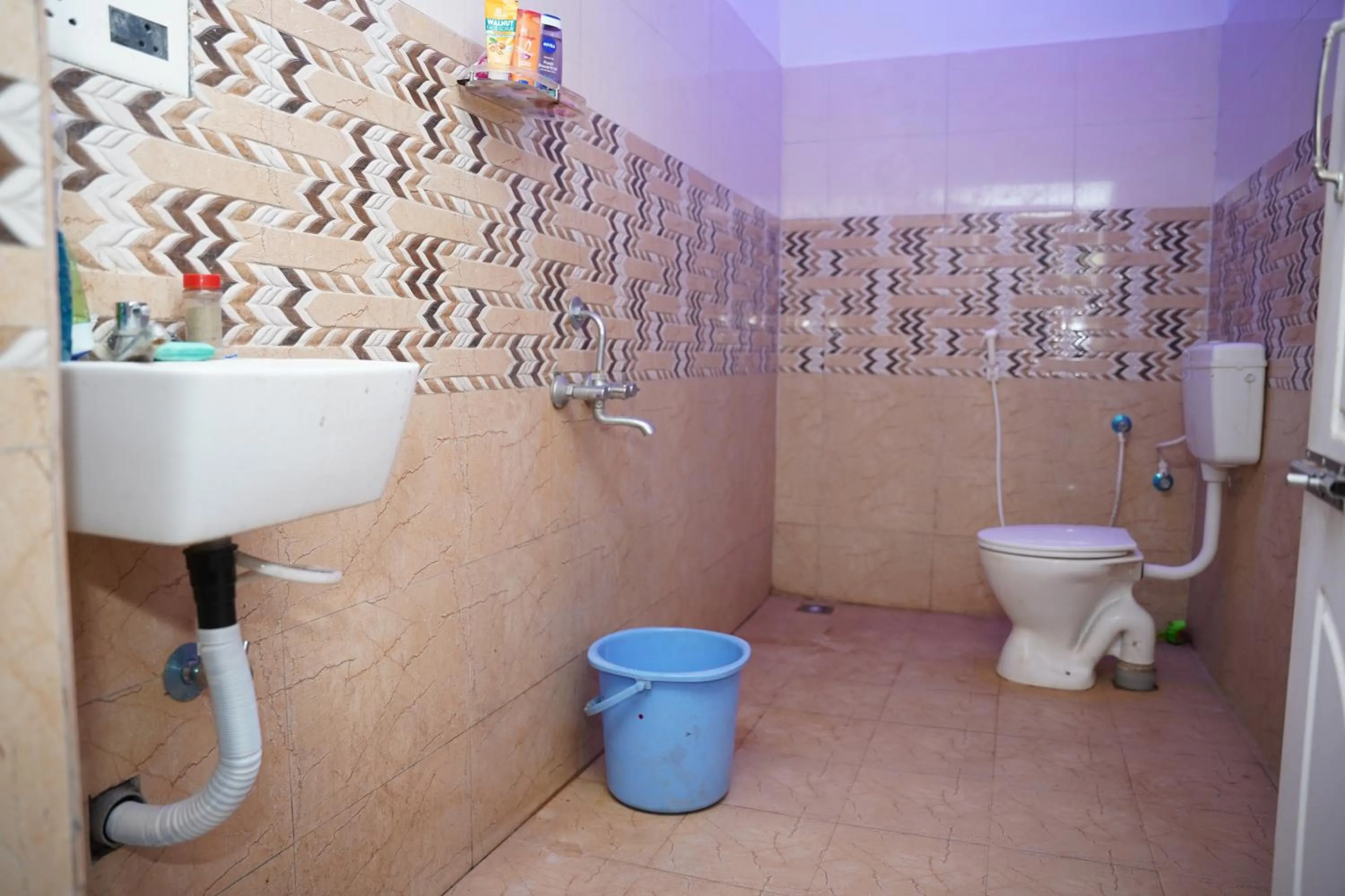 Shower in The Last Stop Backpackers Hostel