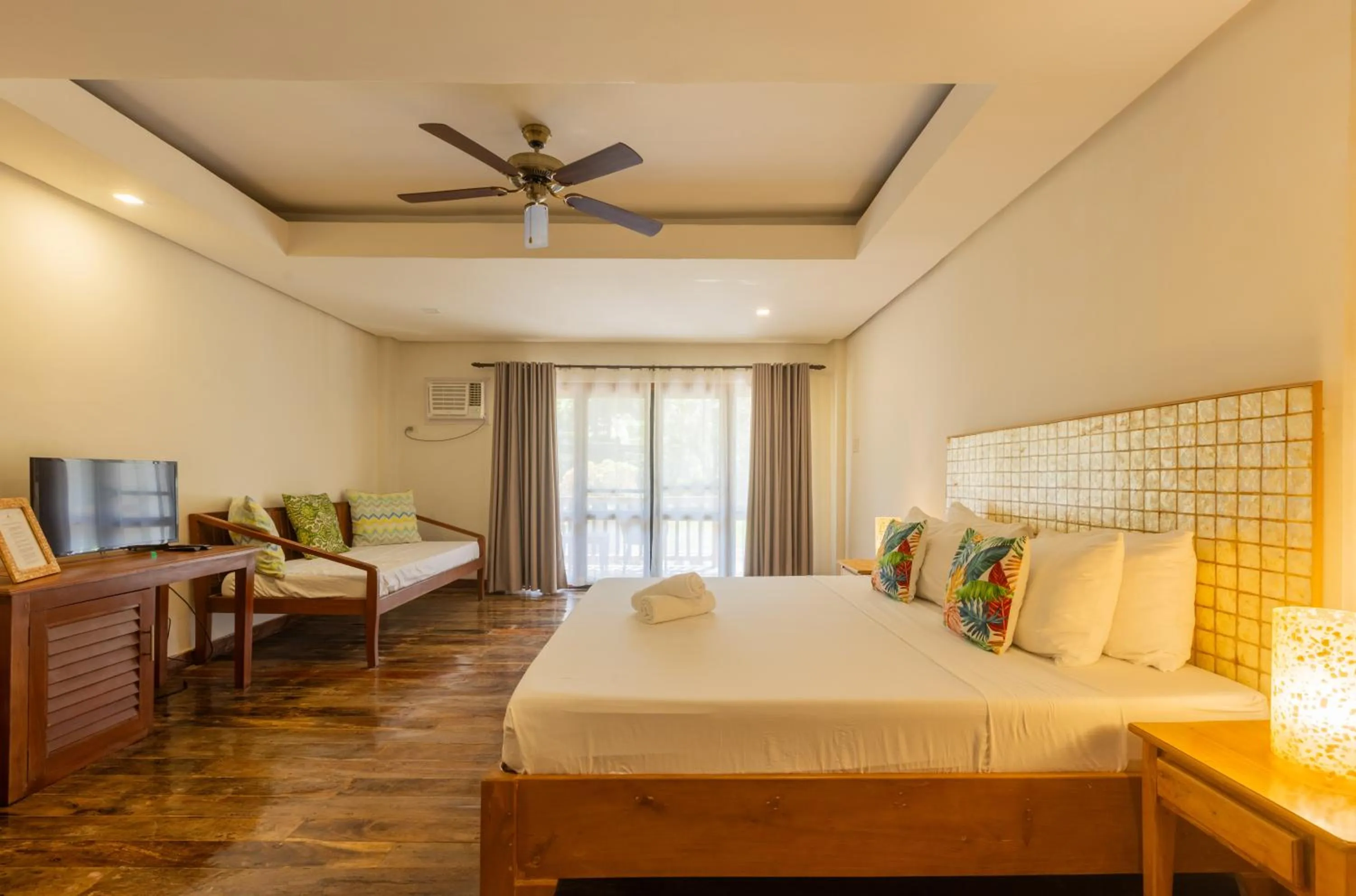 Bed in Nabulao Beach Resort