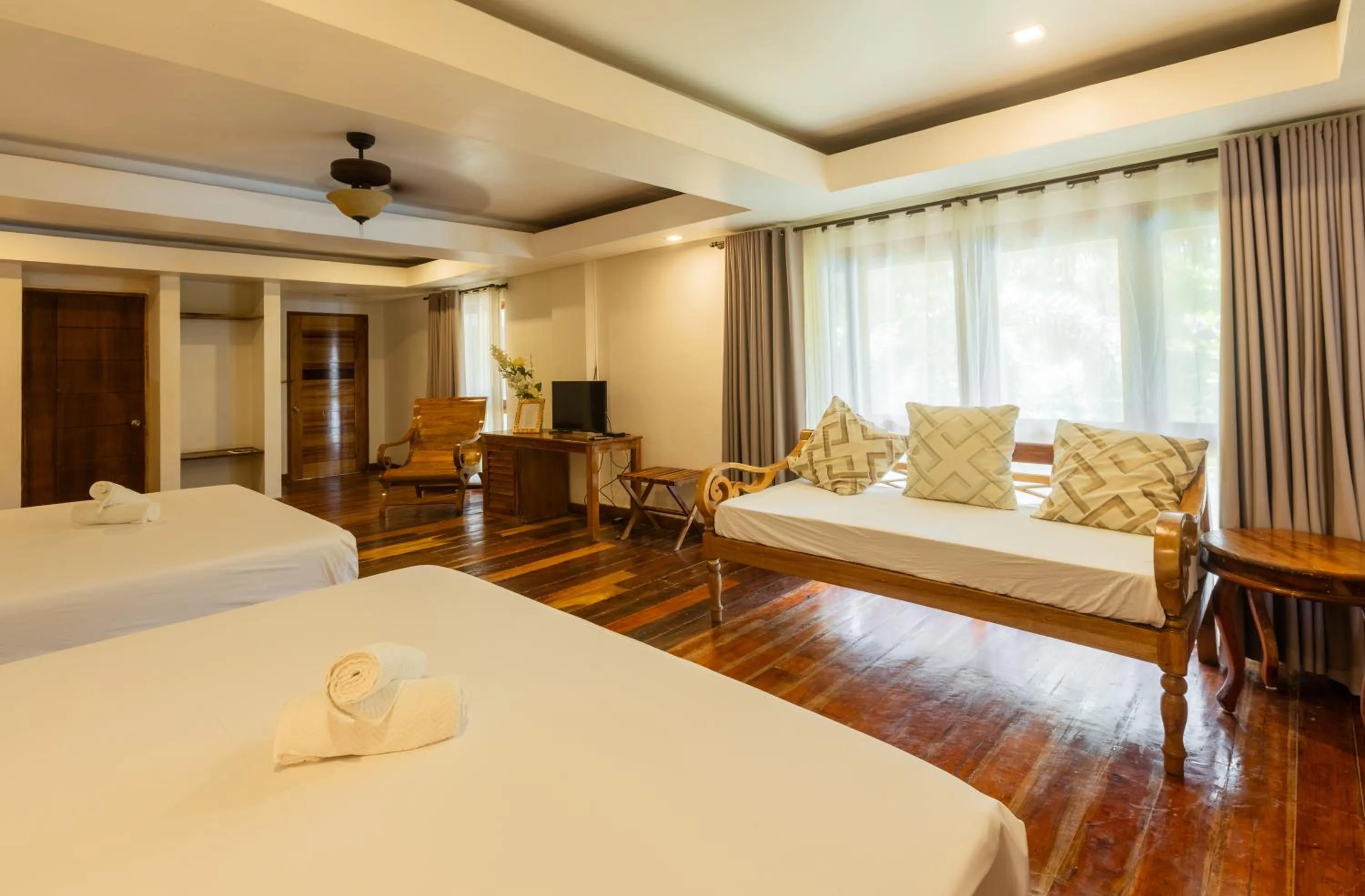 Bed in Nabulao Beach Resort