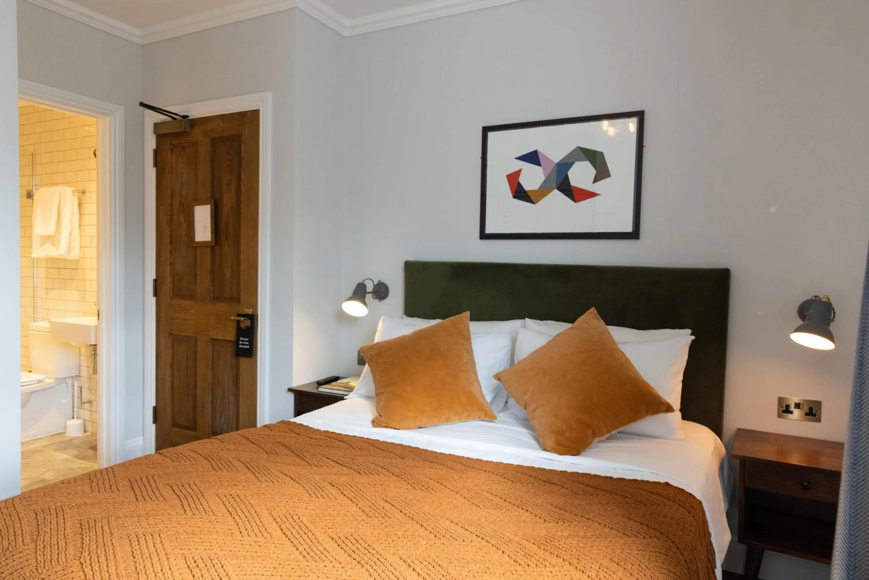 Bed in THE KNIGHT OF NOTTINGHILL