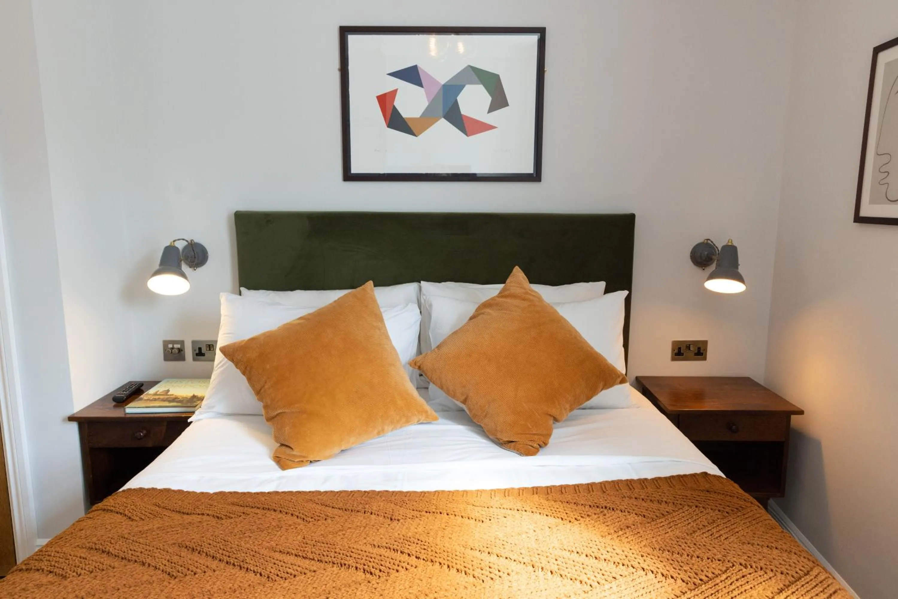 Bed in THE KNIGHT OF NOTTINGHILL