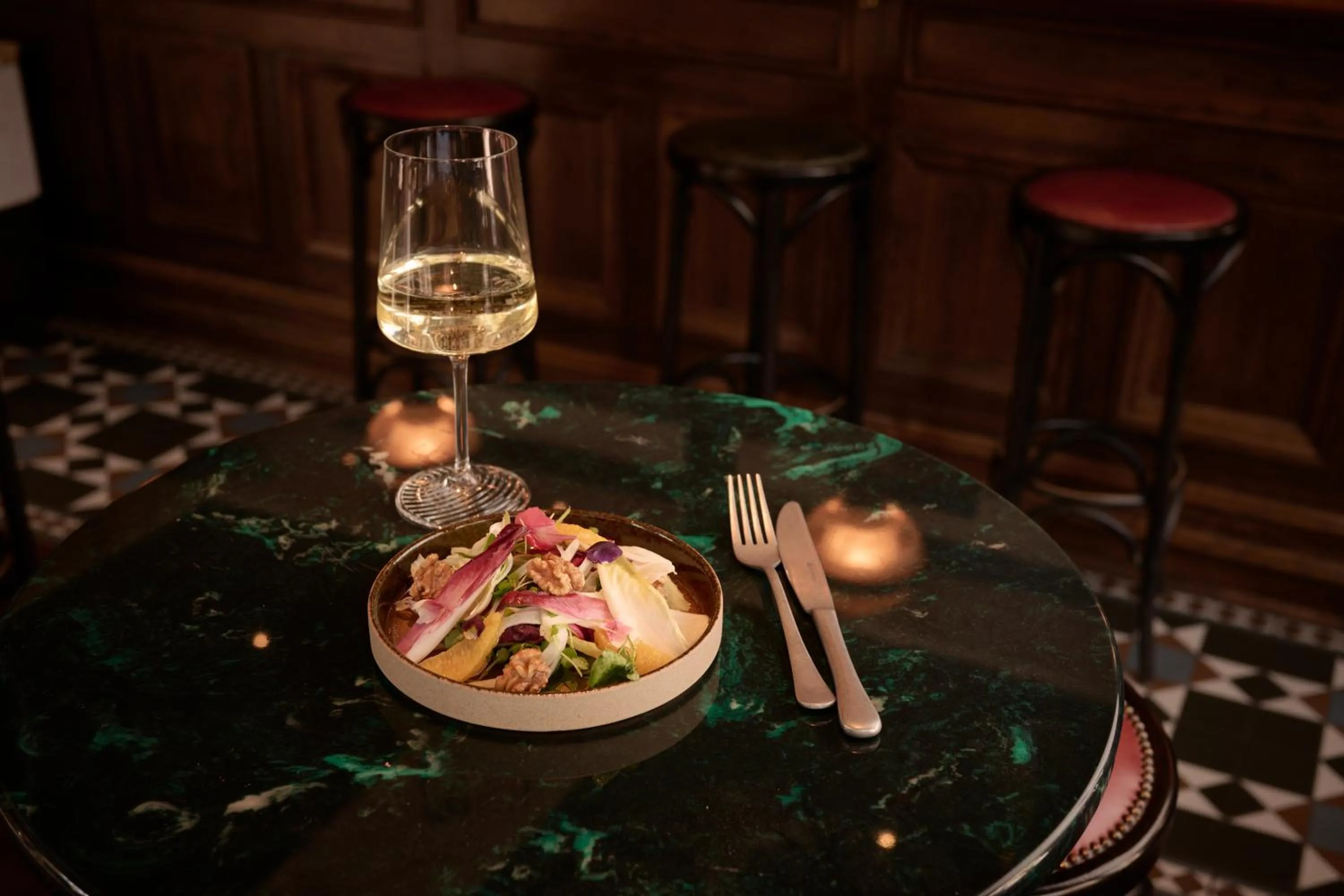 THE KNIGHT OF NOTTINGHILL