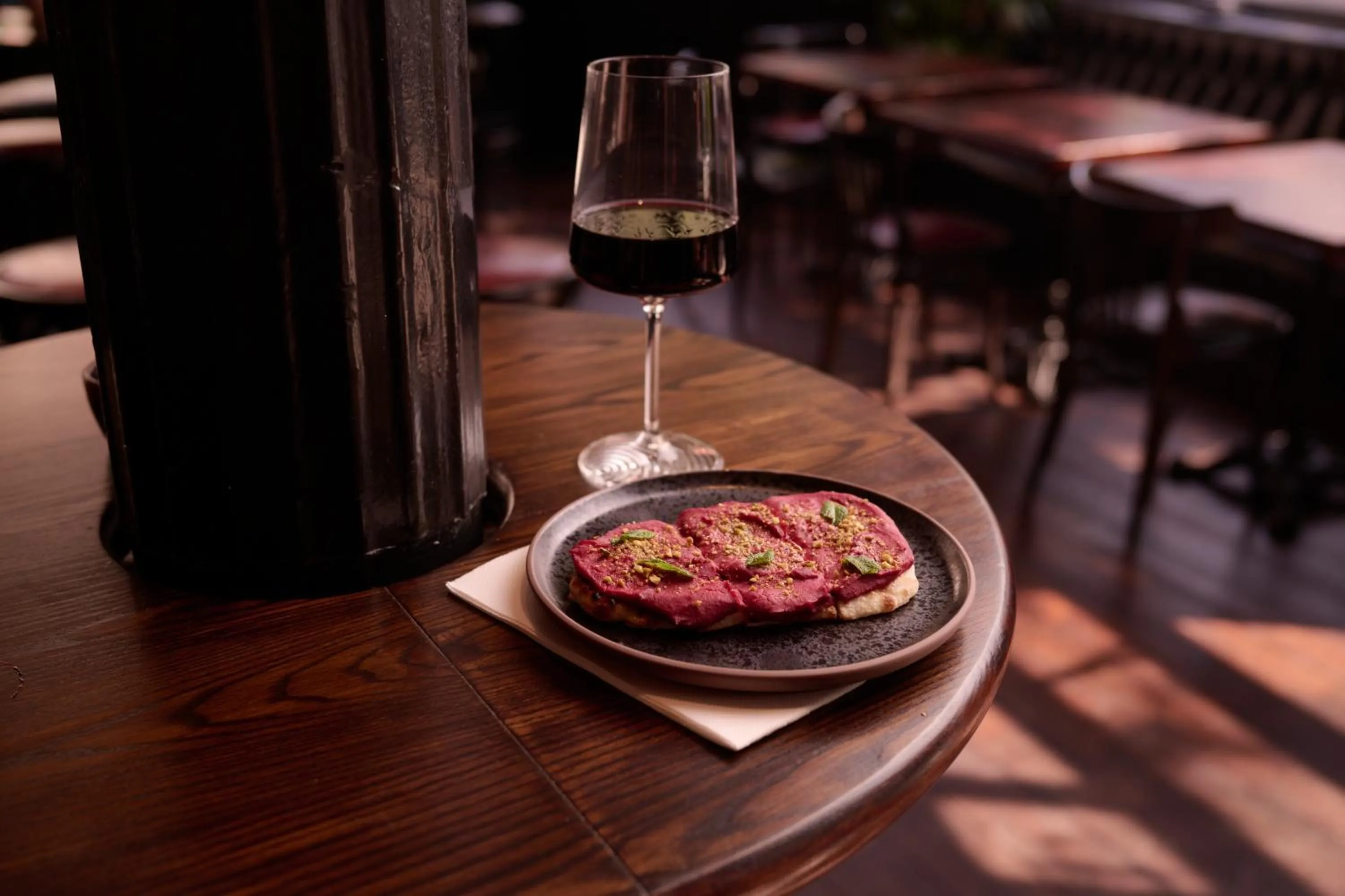 THE KNIGHT OF NOTTINGHILL