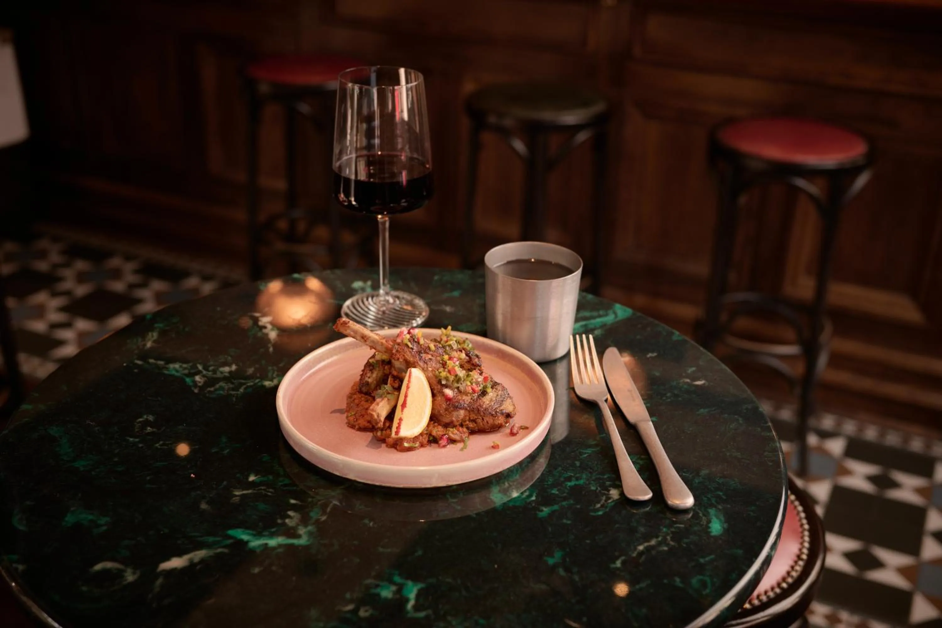 THE KNIGHT OF NOTTINGHILL