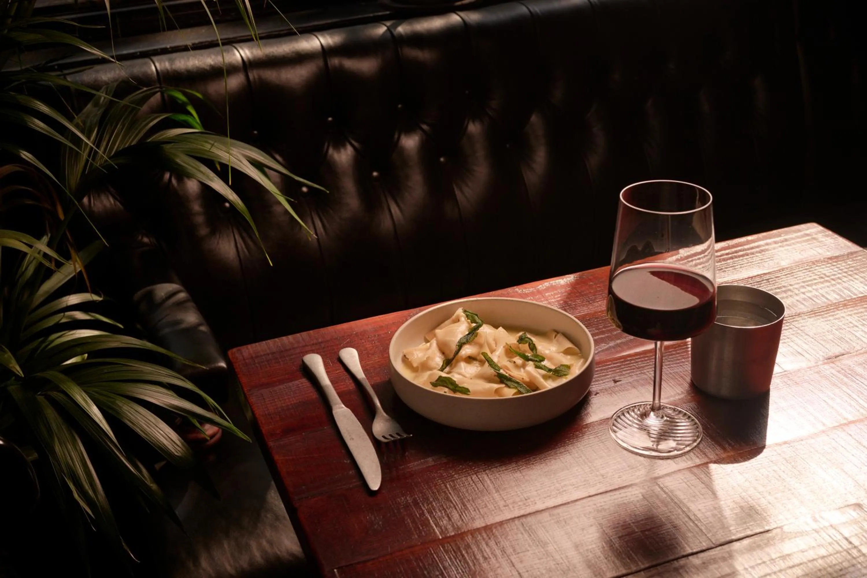 THE KNIGHT OF NOTTINGHILL