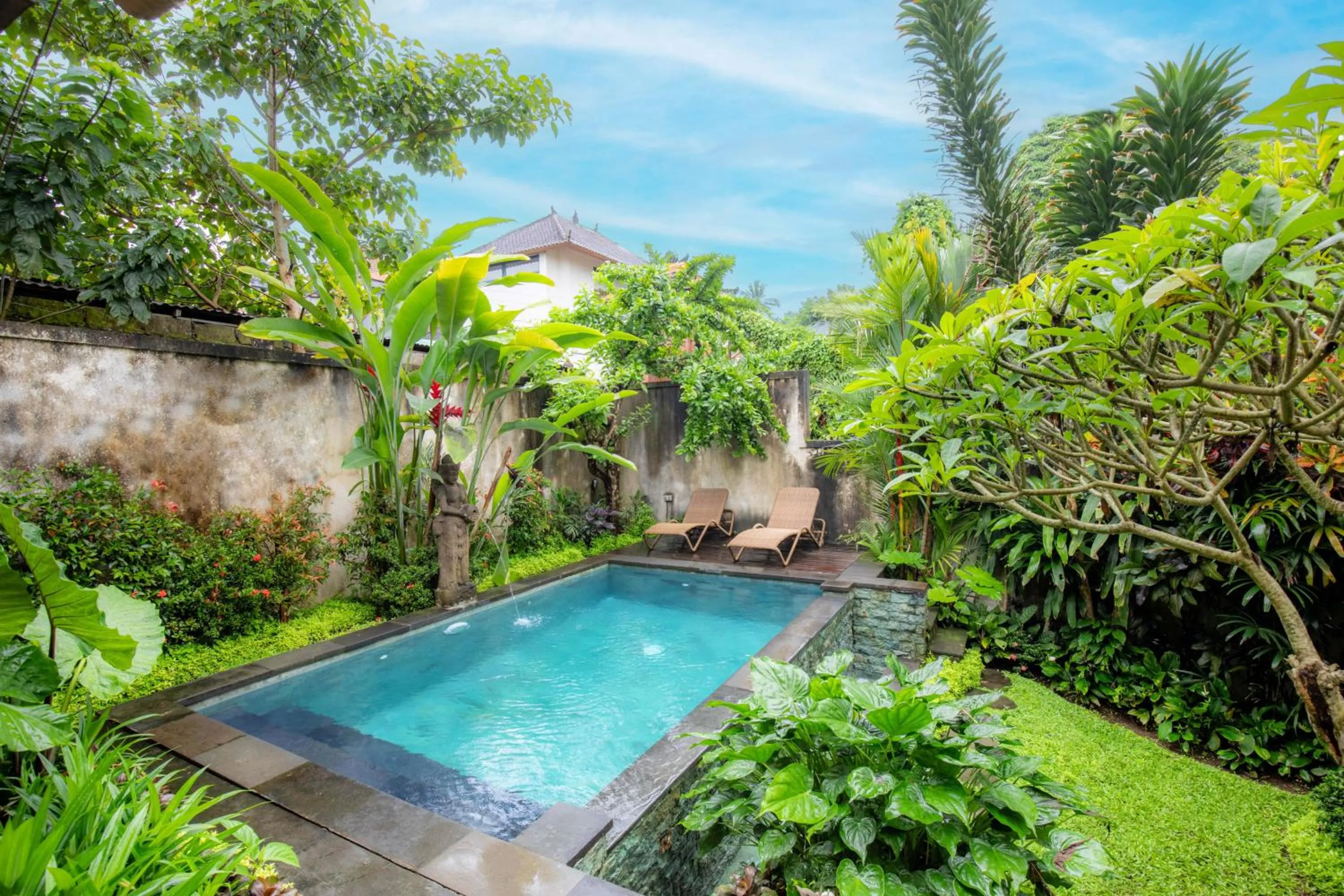 Swimming pool in Sari Bamboo Villas