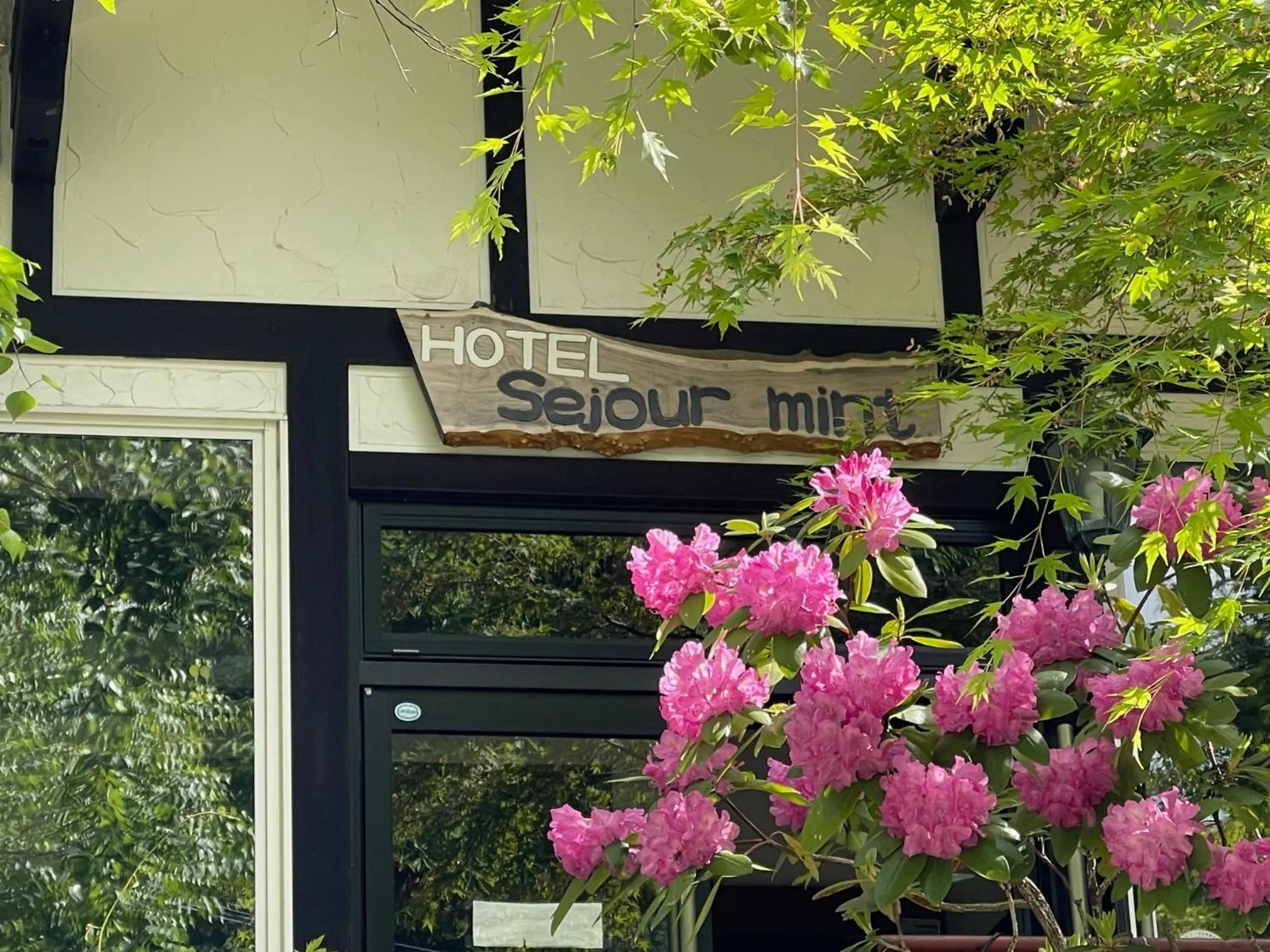 Property building in Hotel Sejour Mint in Hakuba