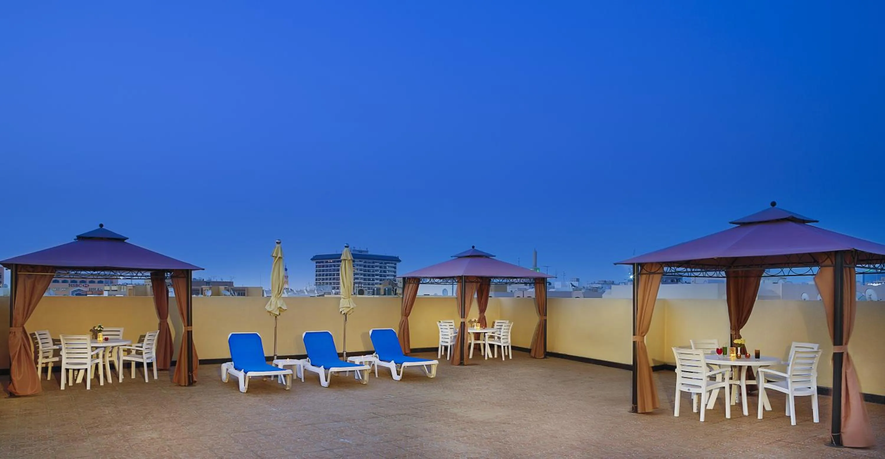 Swimming pool in Gateway Hotel