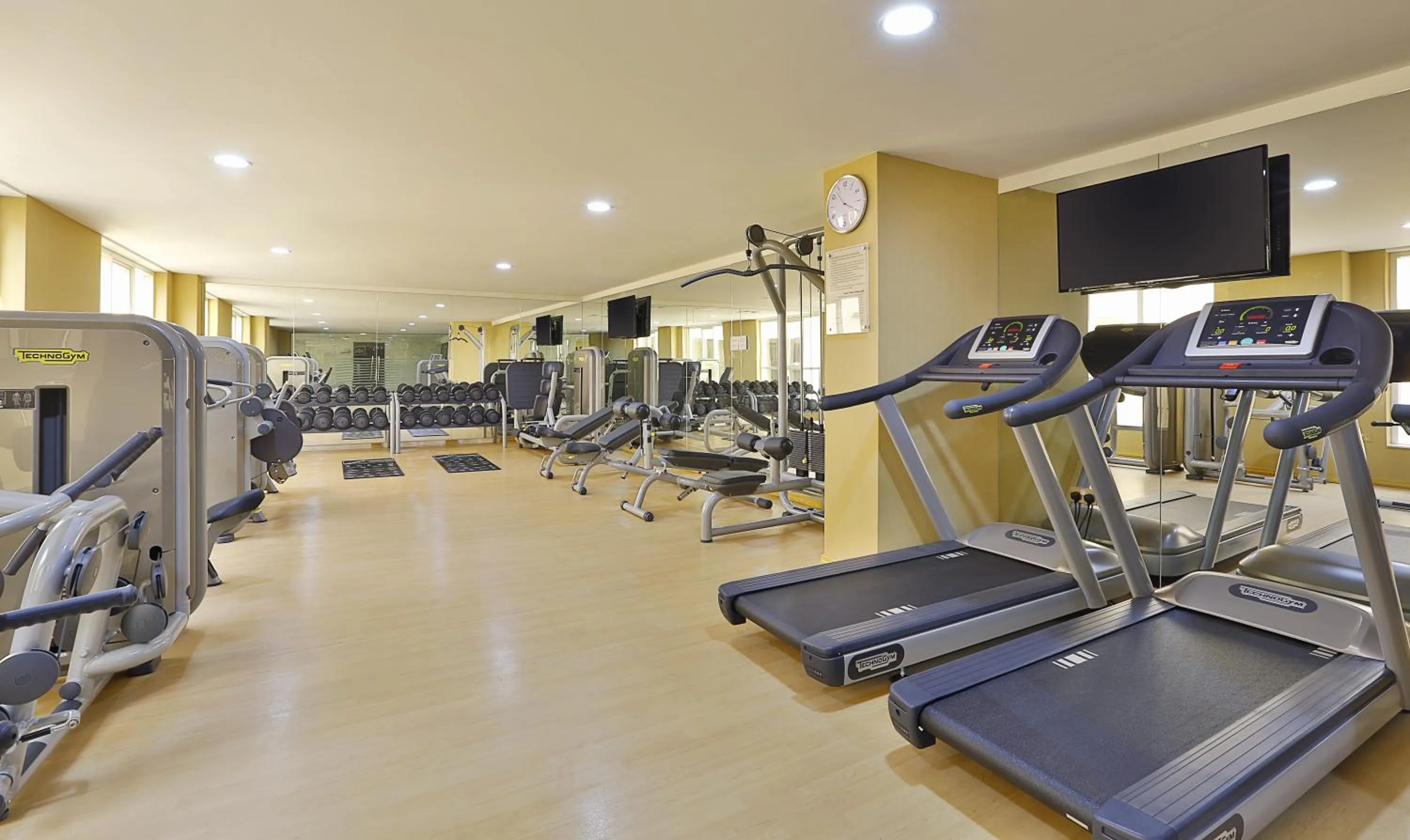 Fitness centre/facilities in Gateway Hotel