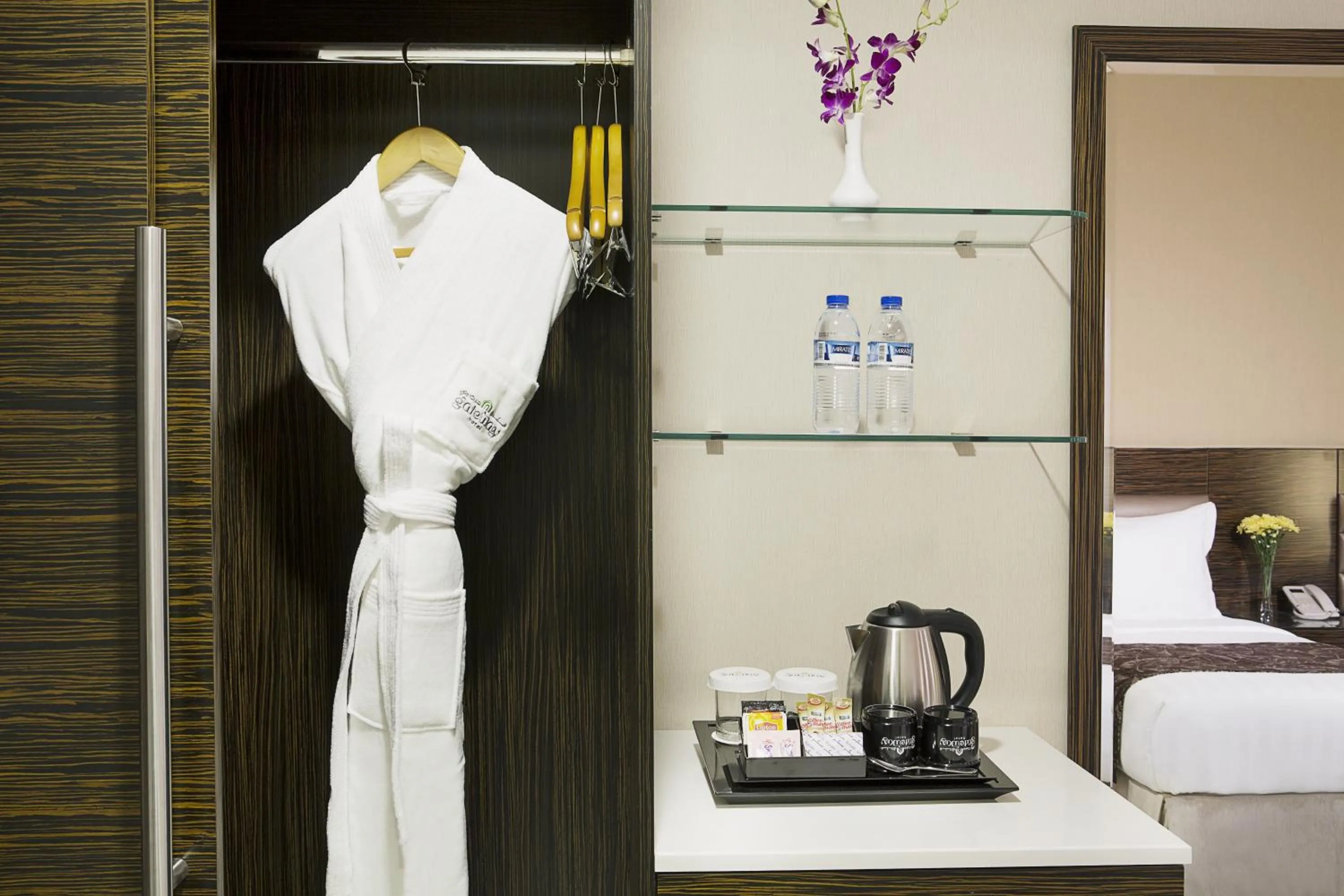 Coffee/tea facilities in Gateway Hotel