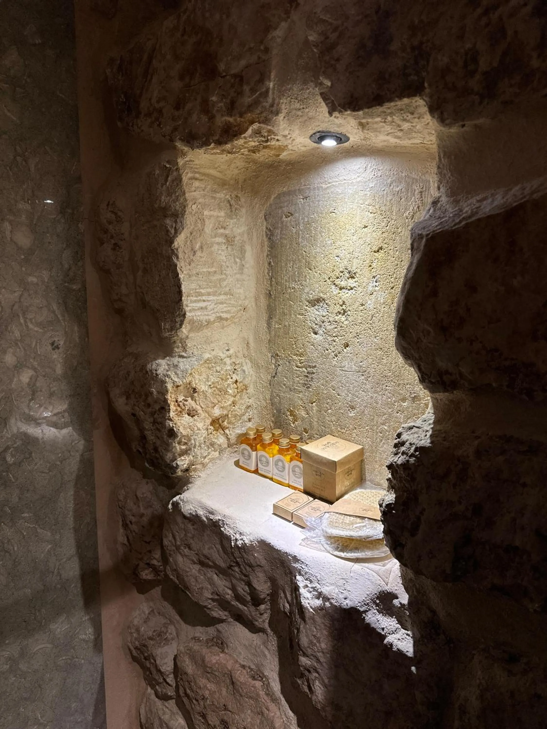 Bathroom in Mirsoum Han