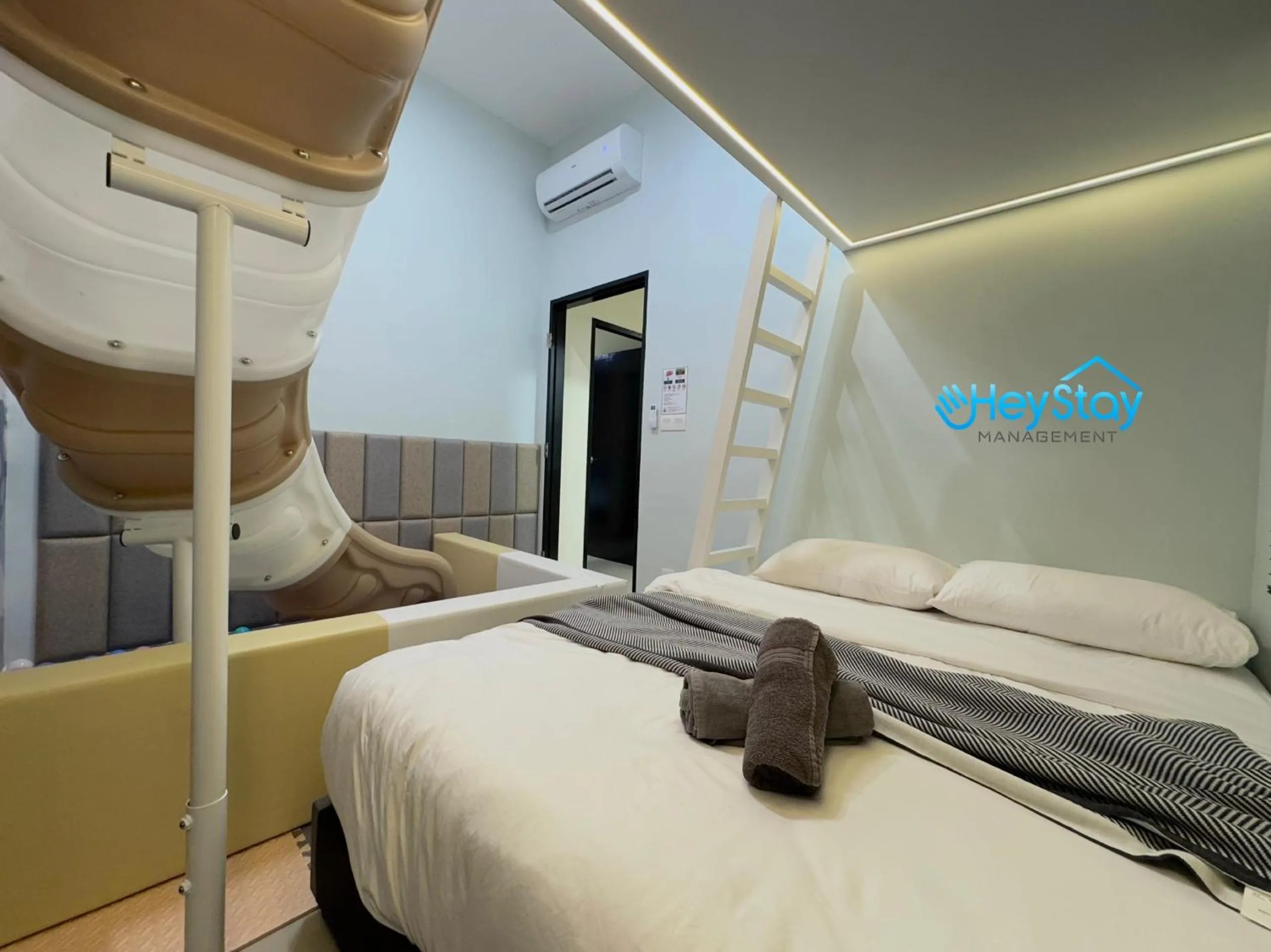 Bed in Amber Cove Impression City By Heystay Management