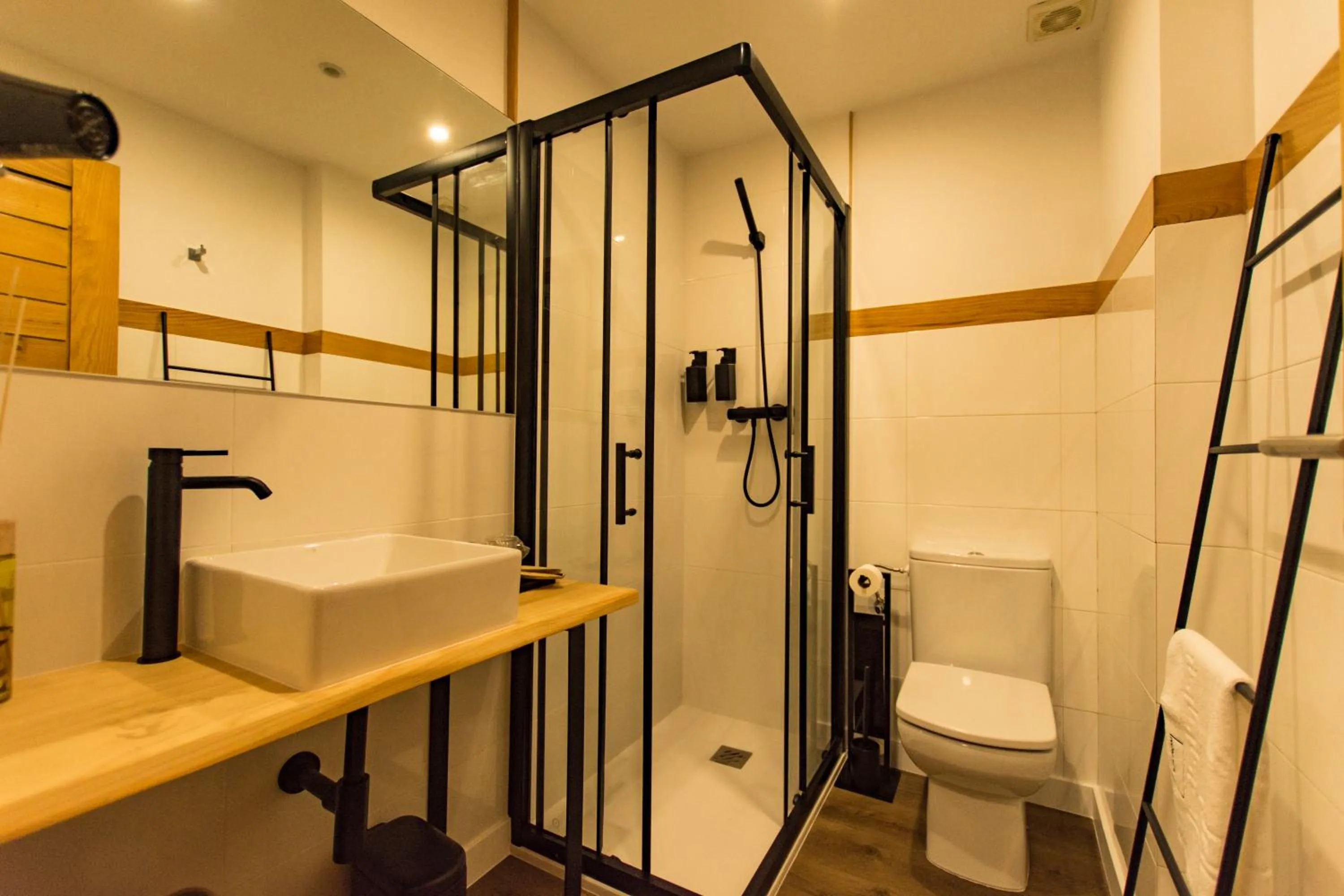Shower in hostal Nomade Santiago
