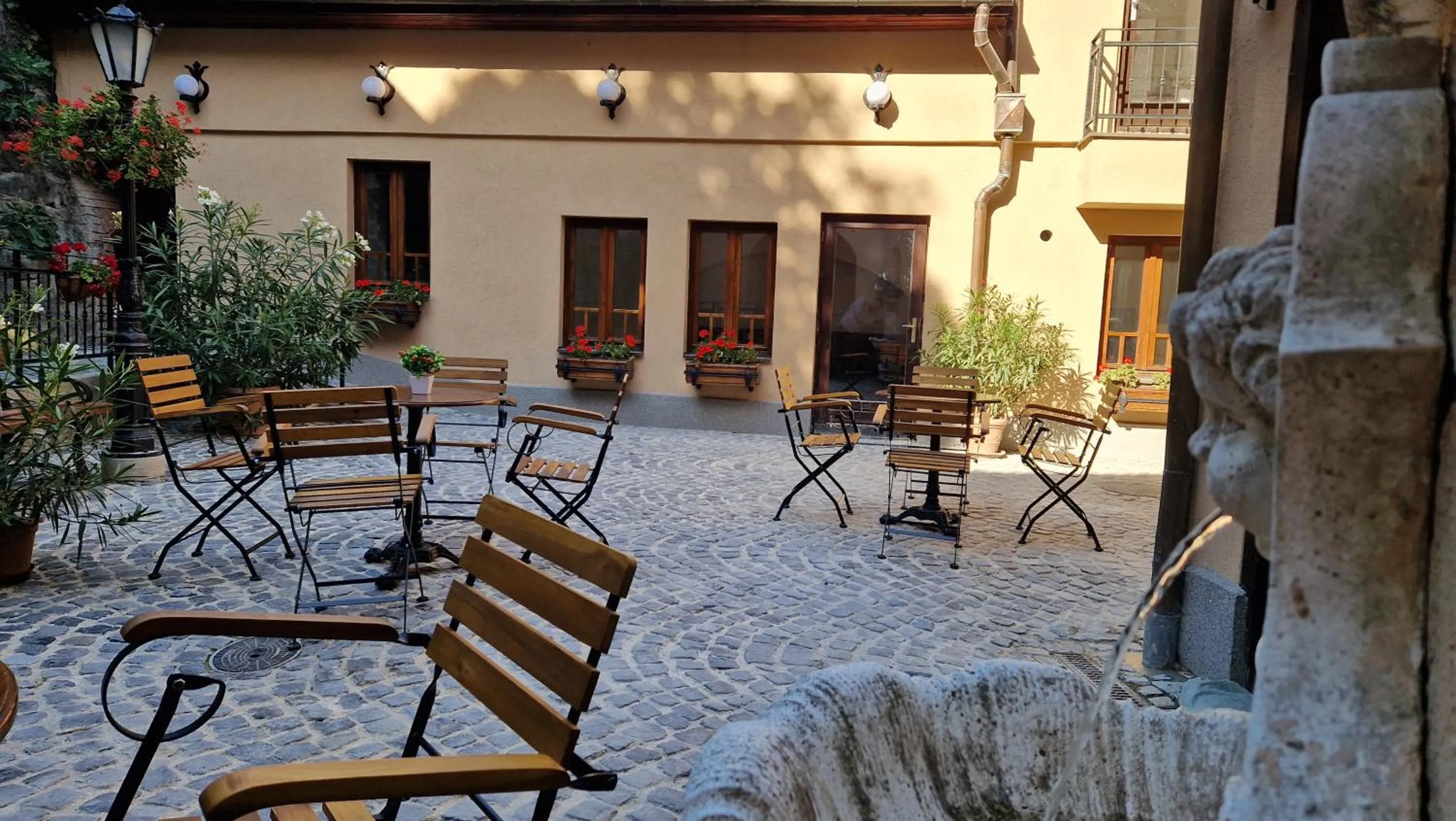 Red Lion Pub & Apartments Szentendre