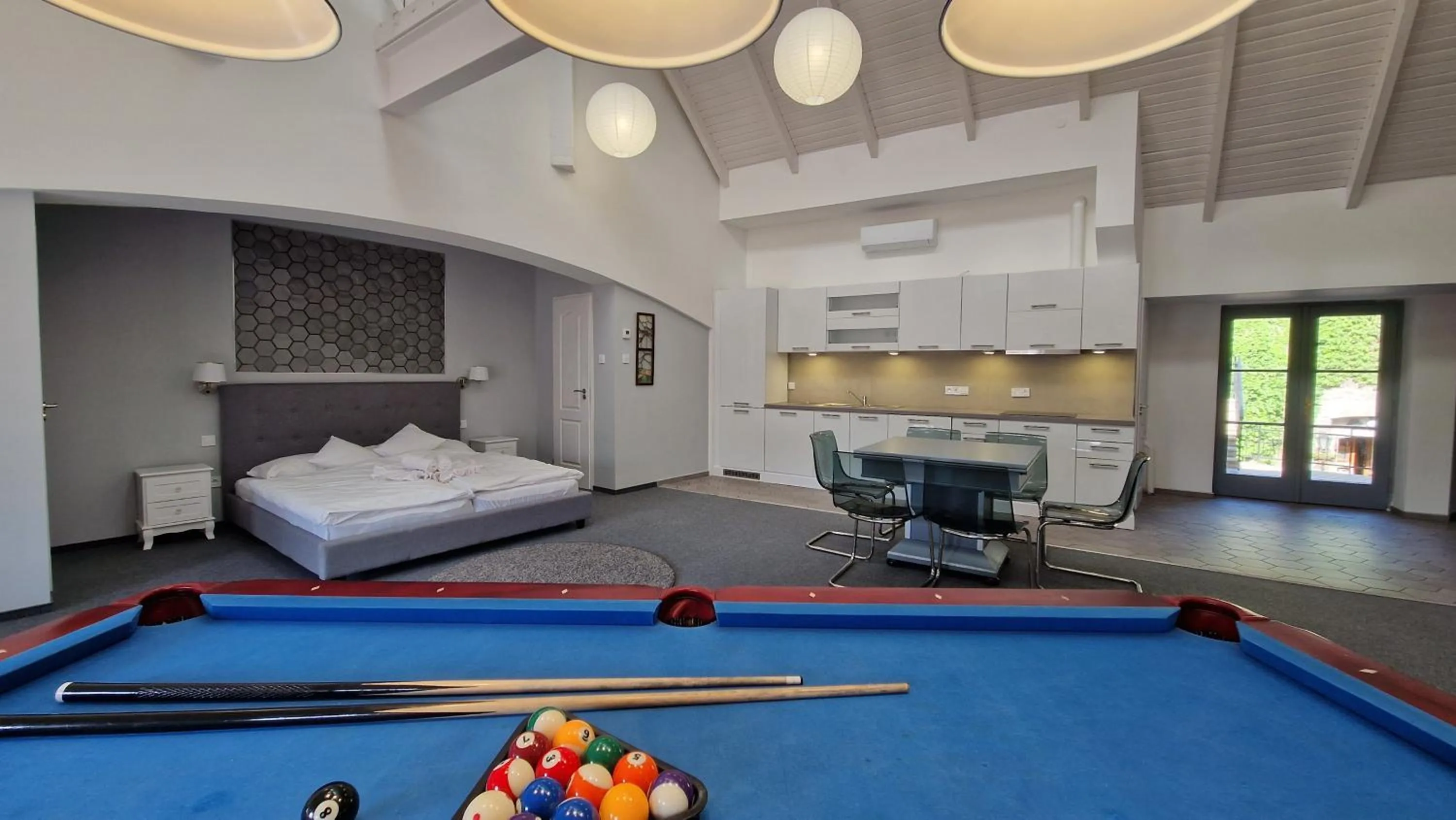 Red Lion Pub & Apartments Szentendre