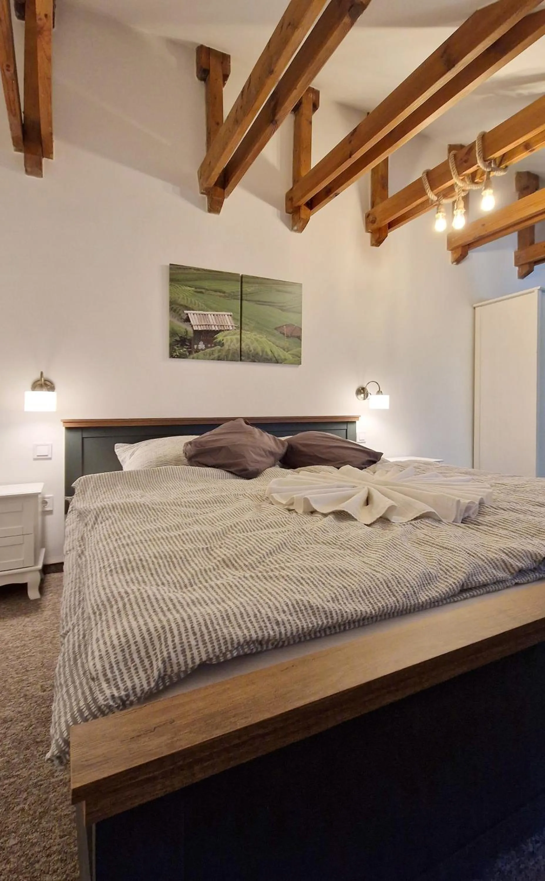 Bed in Red Lion Pub & Apartments Szentendre