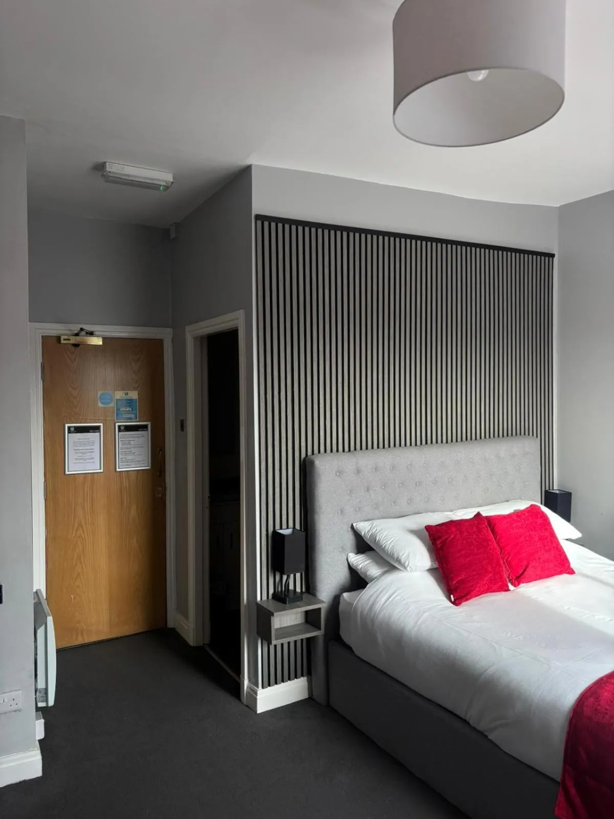 Bed in Feildens Arms Hotel