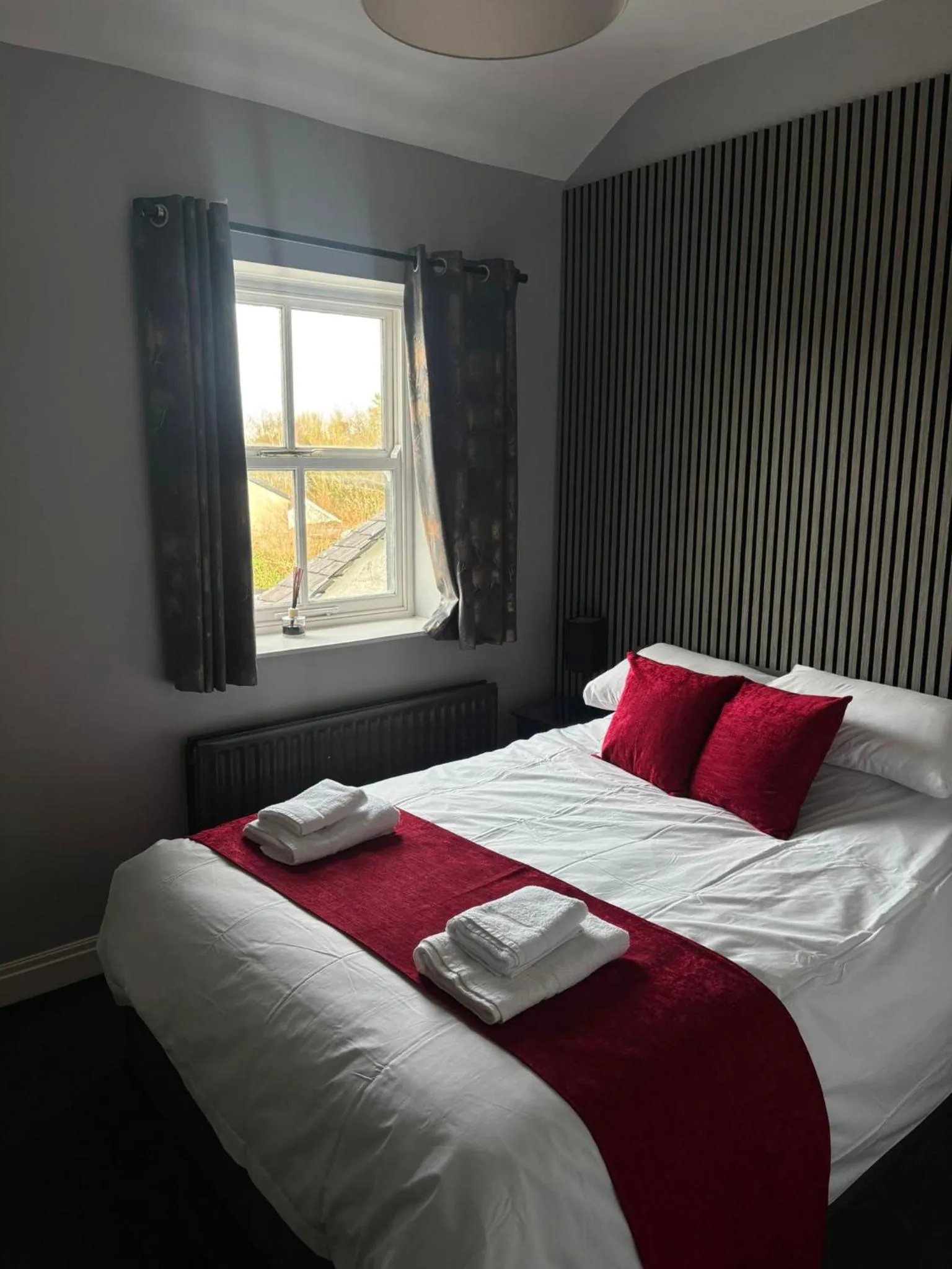 Bed in Feildens Arms Hotel