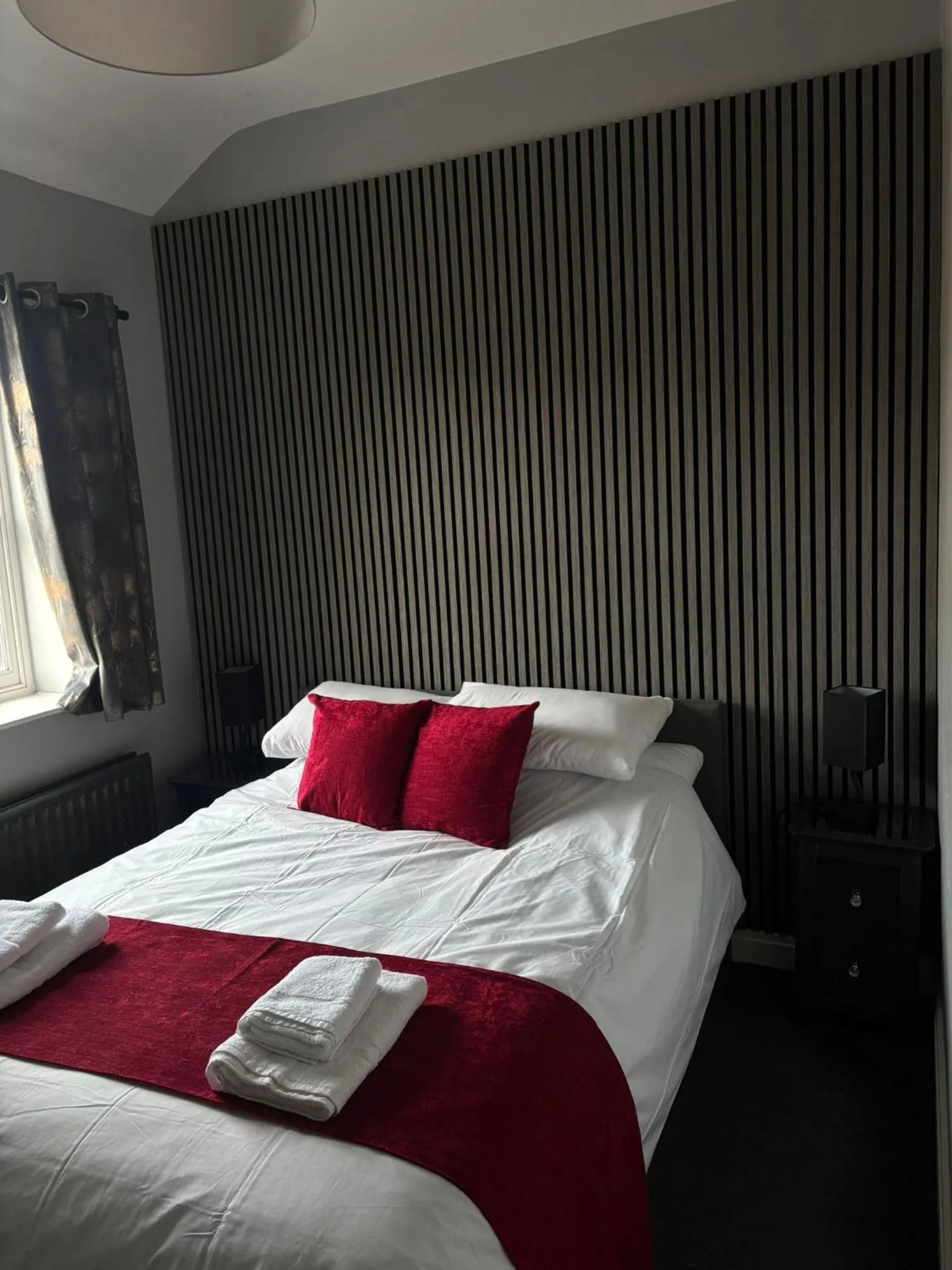 Bed in Feildens Arms Hotel