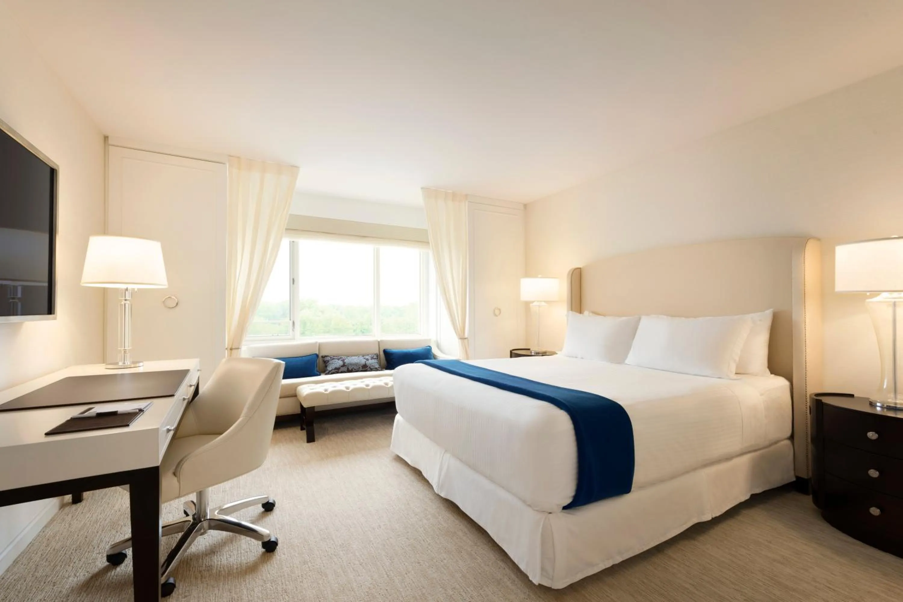 Bedroom, Bed in The H Hotel