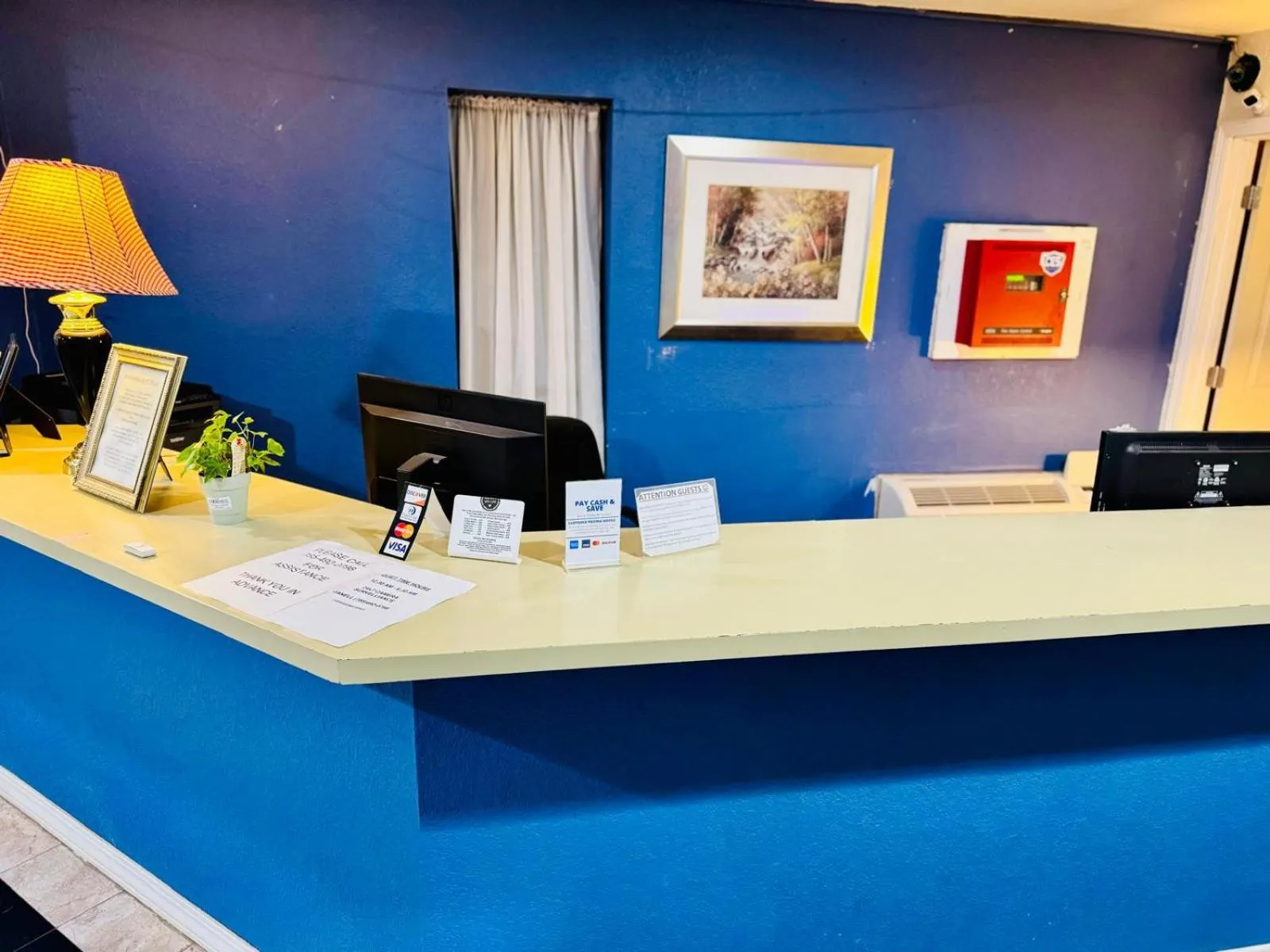 Lobby or reception in Express inn Junction city