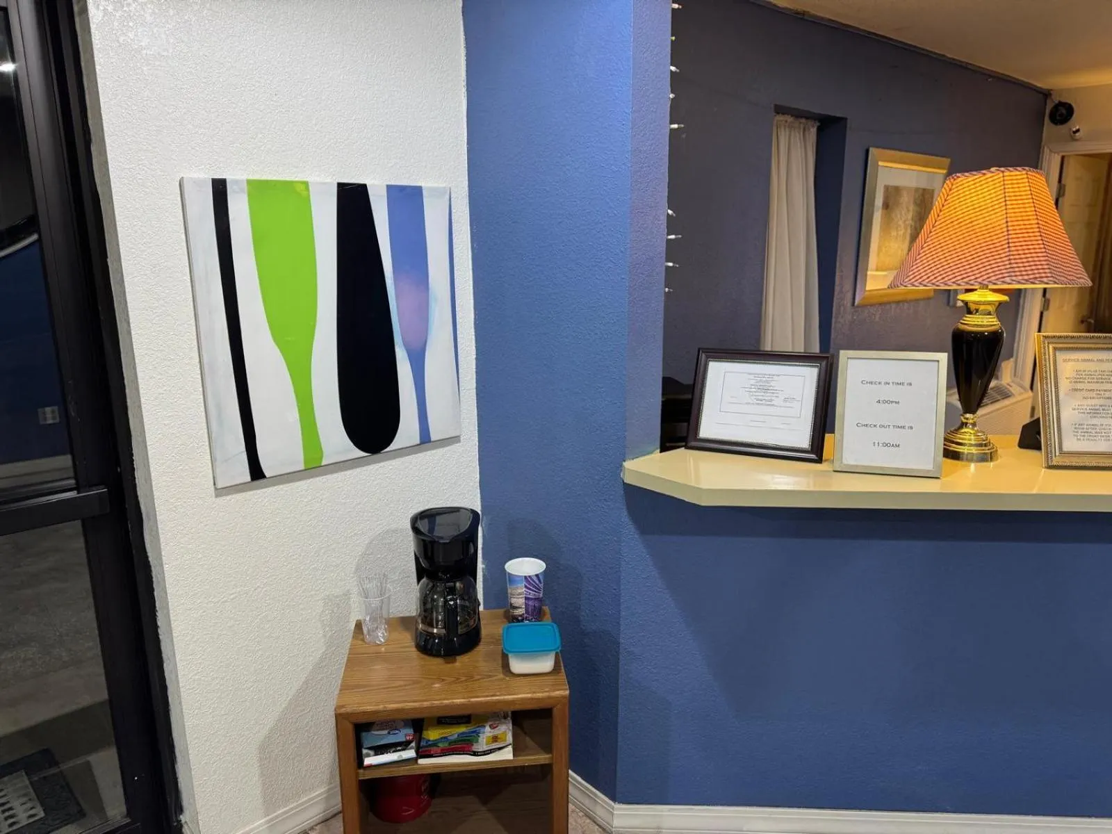 Coffee/tea facilities in Express inn Junction city