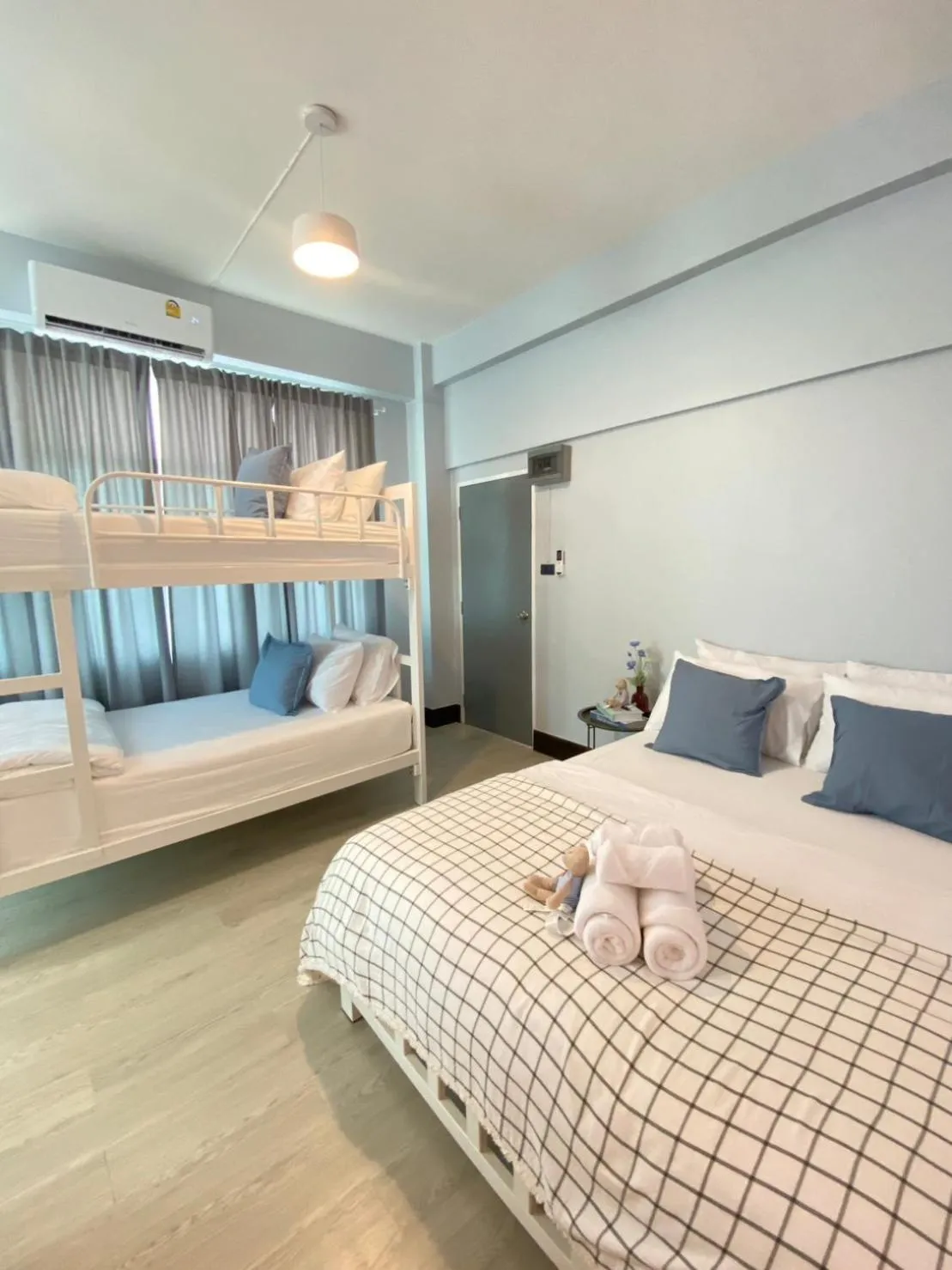 Bed in Triple J hotel Trang
