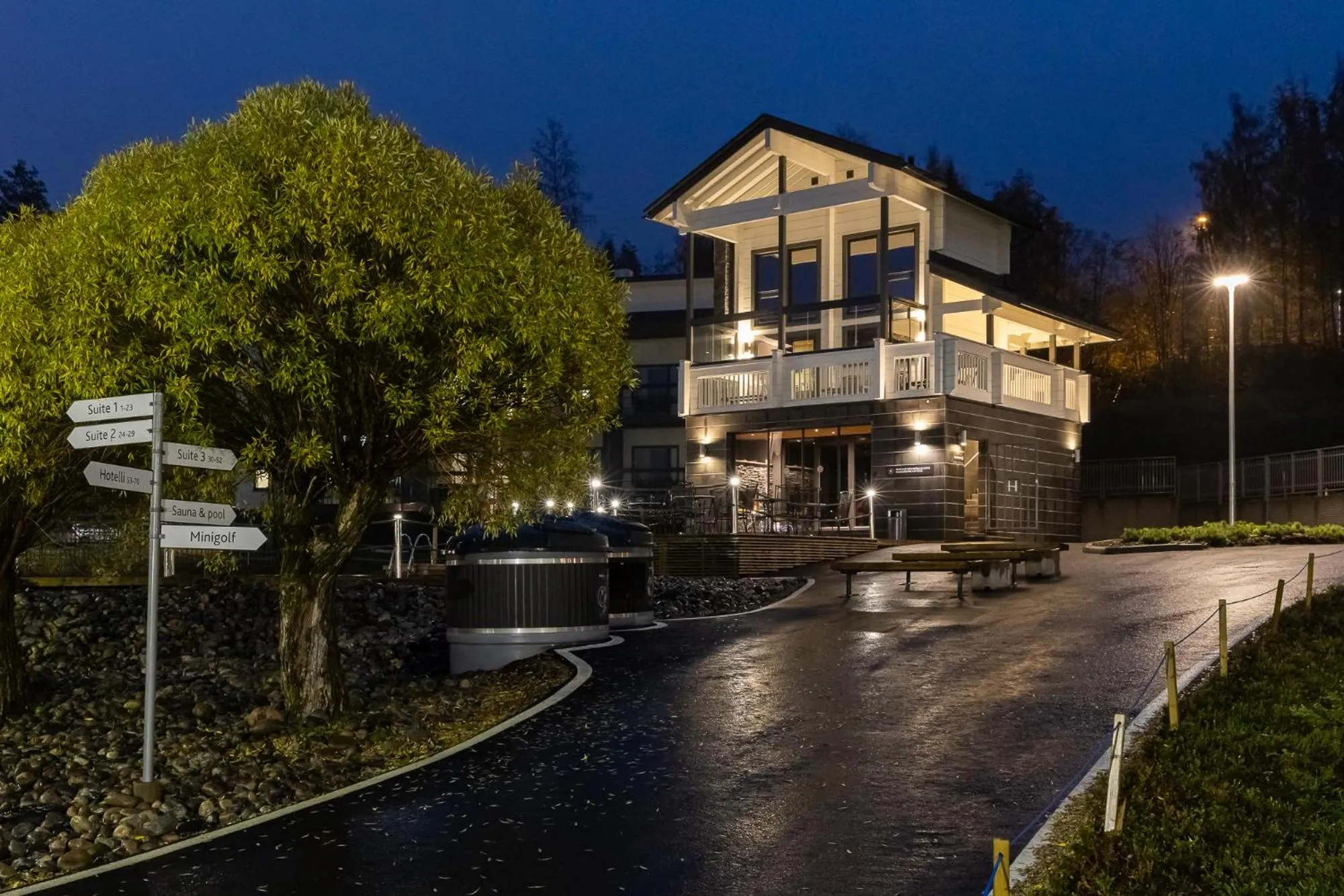 Property building in Aateli Lakeside Chalets - former Vuokatti Suites