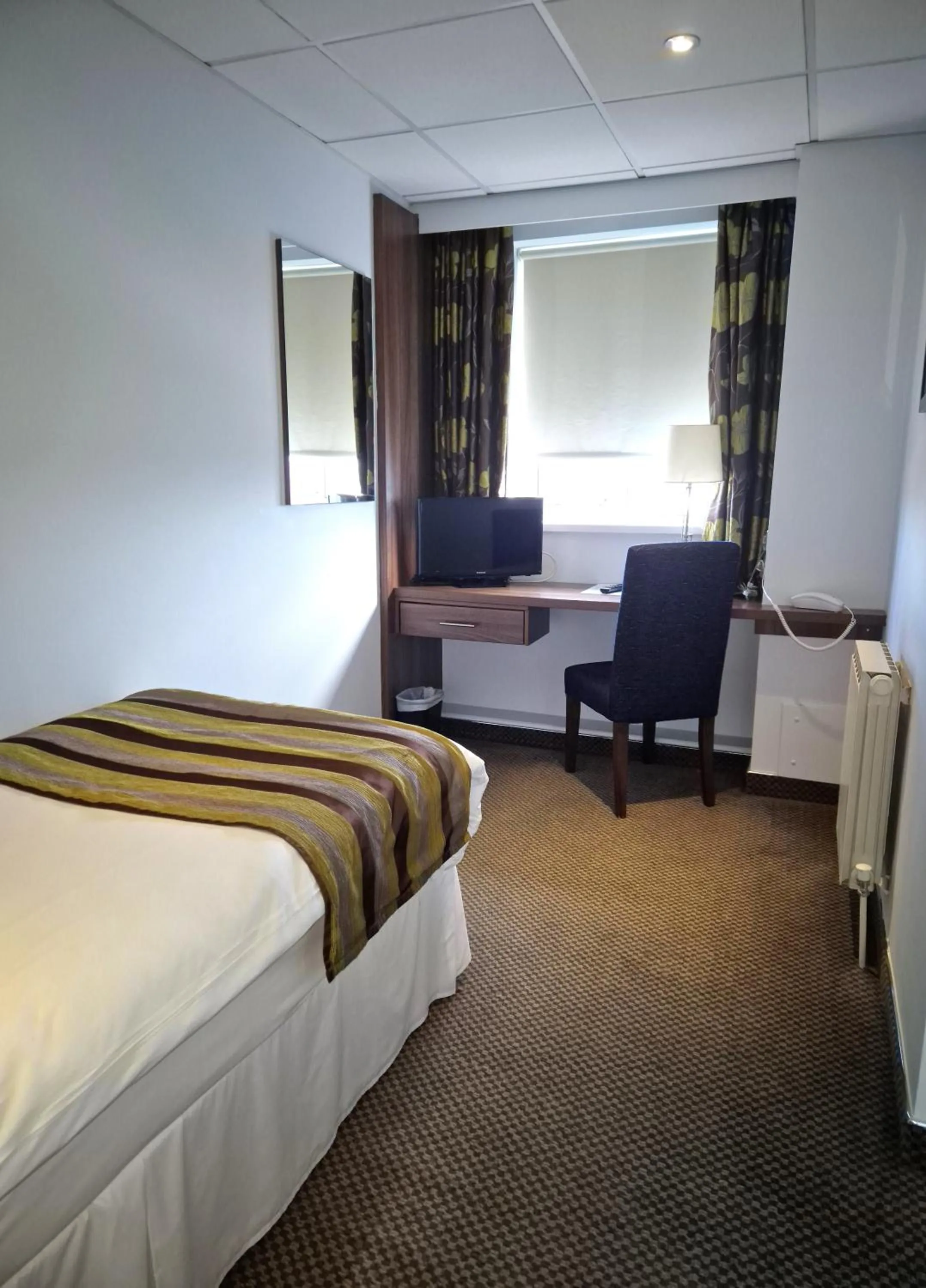 Bedroom, Bed in Hotel Ambassadeur