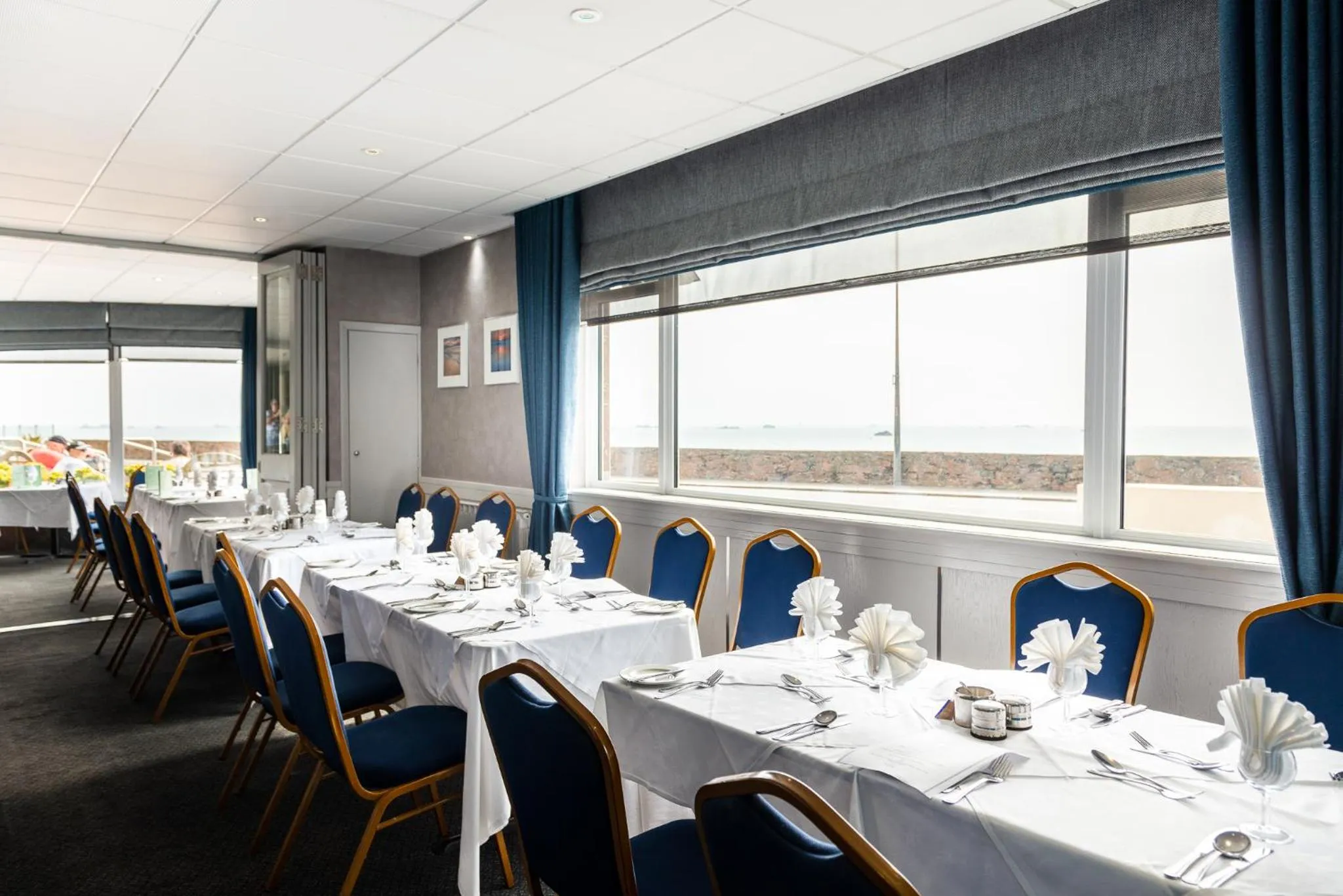 Restaurant/places to eat in Hotel Ambassadeur