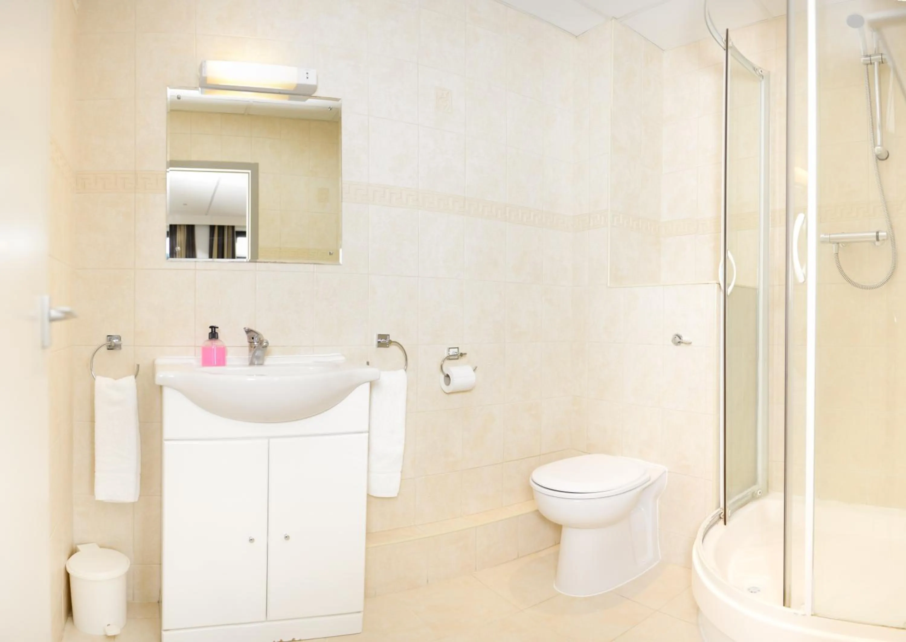 Shower in Hotel Ambassadeur