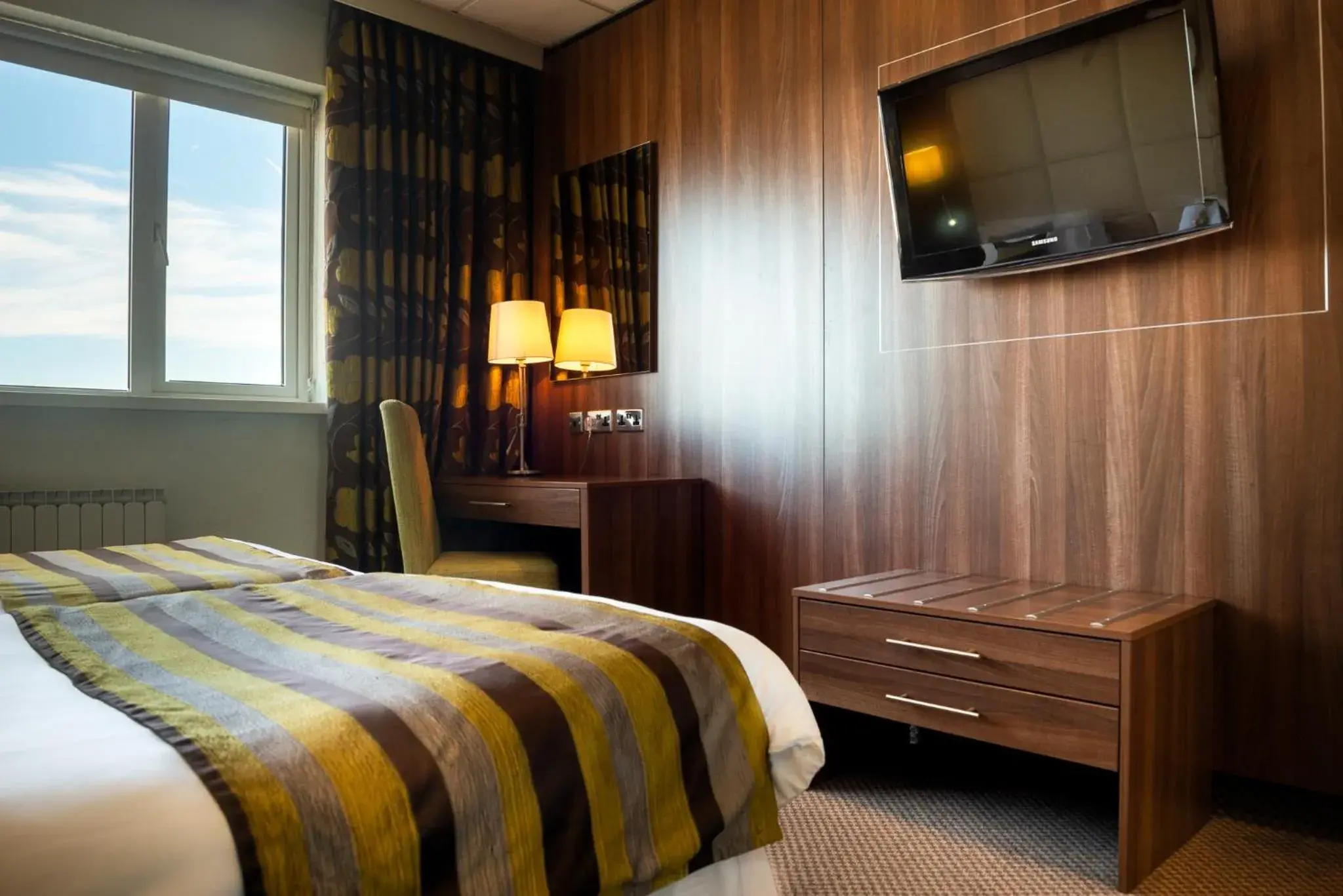 Twin Room in Hotel Ambassadeur Twin Room in Hotel Ambassadeur