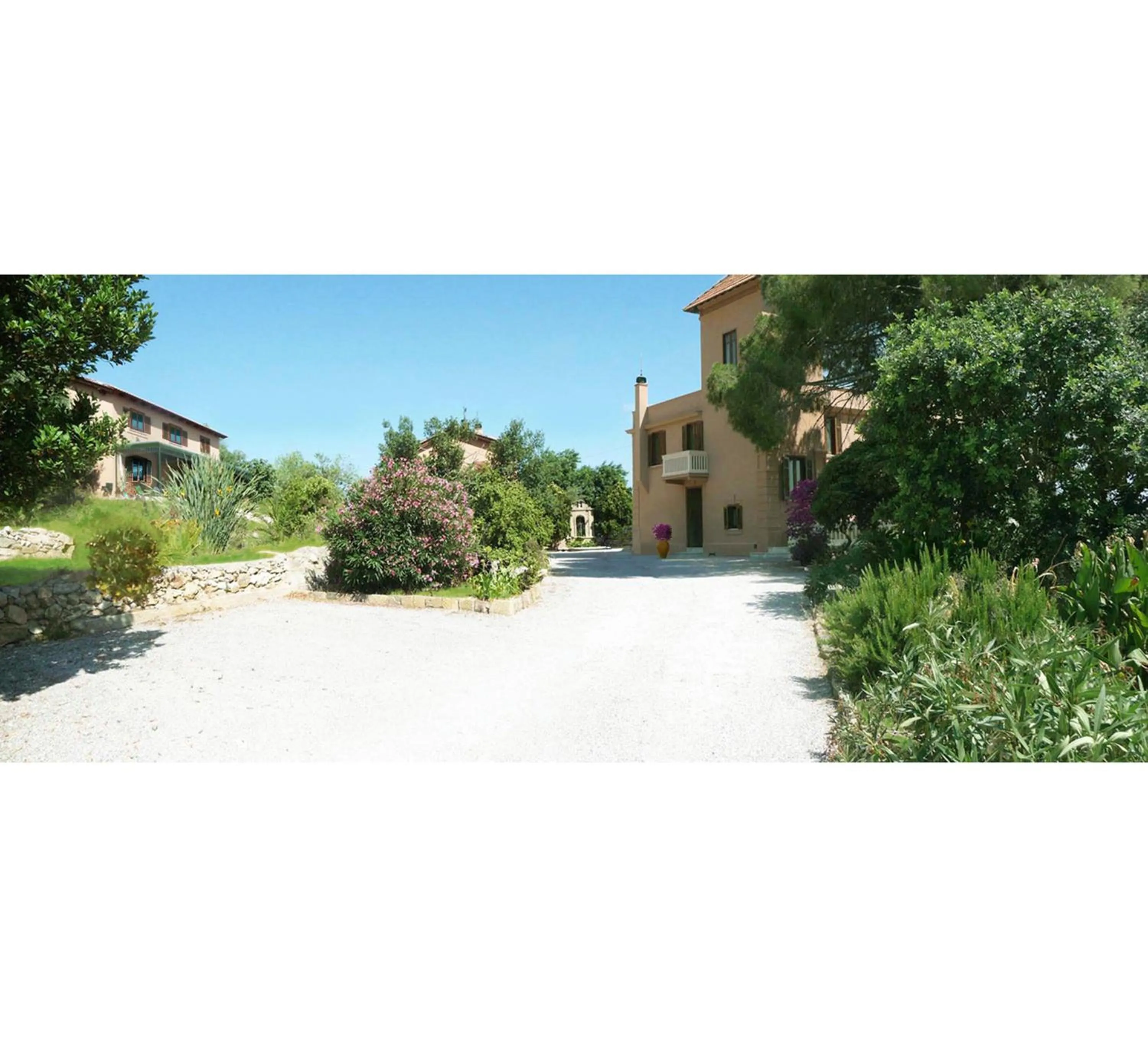 Facade/entrance in Villa Paladino Solunto