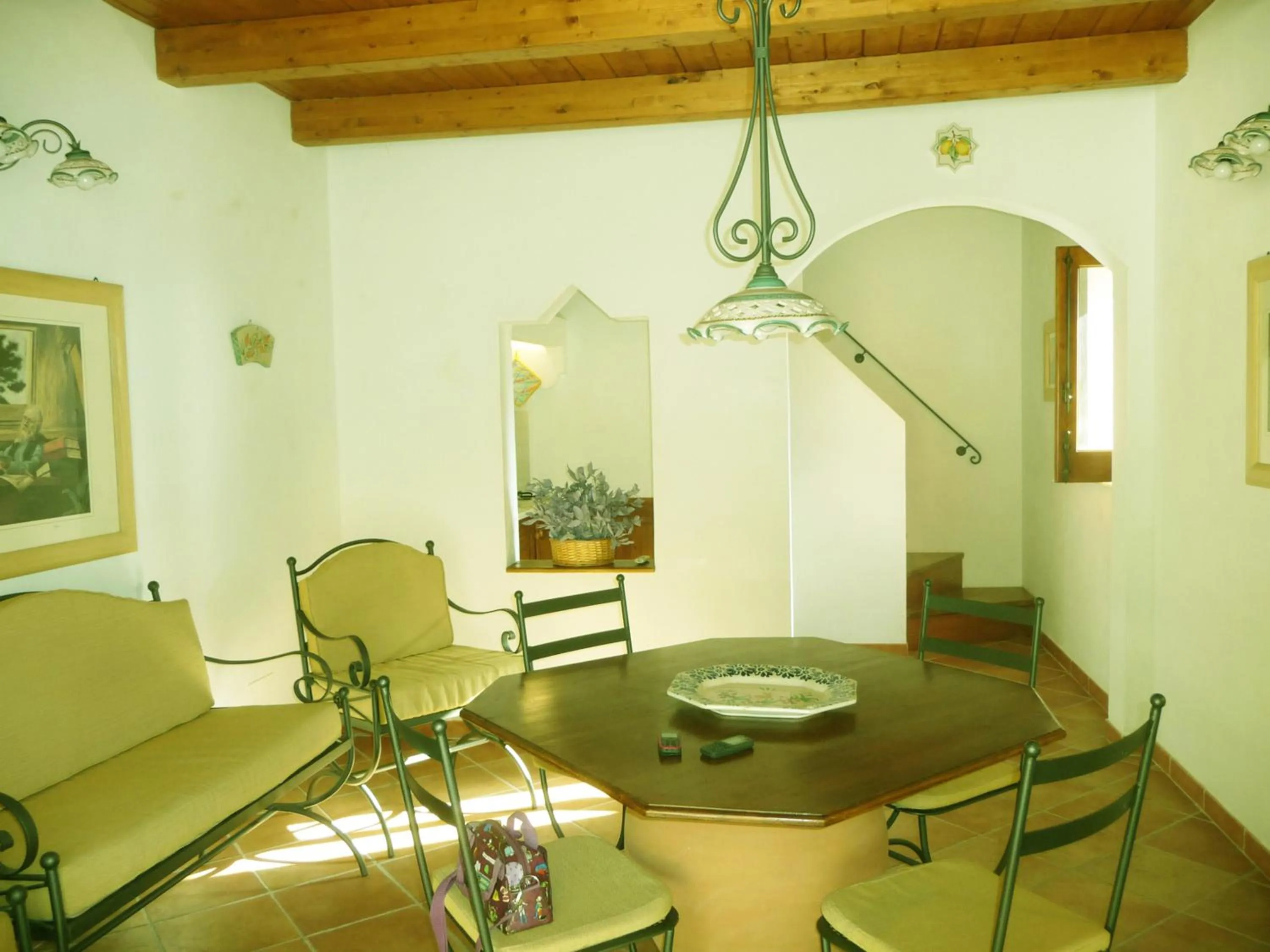 Dining area in Villa Paladino Solunto