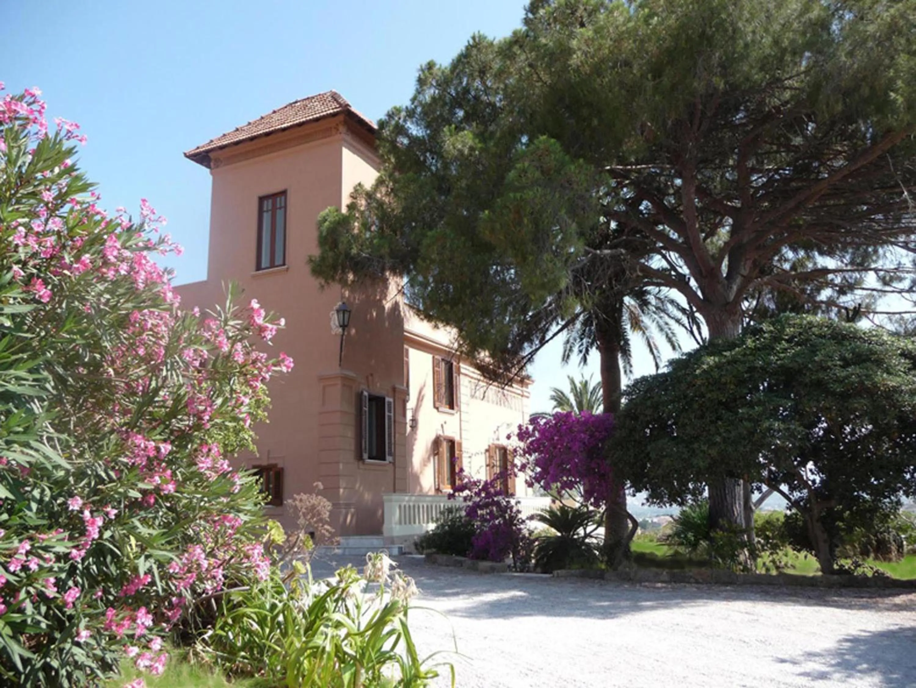 Facade/entrance in Villa Paladino Solunto