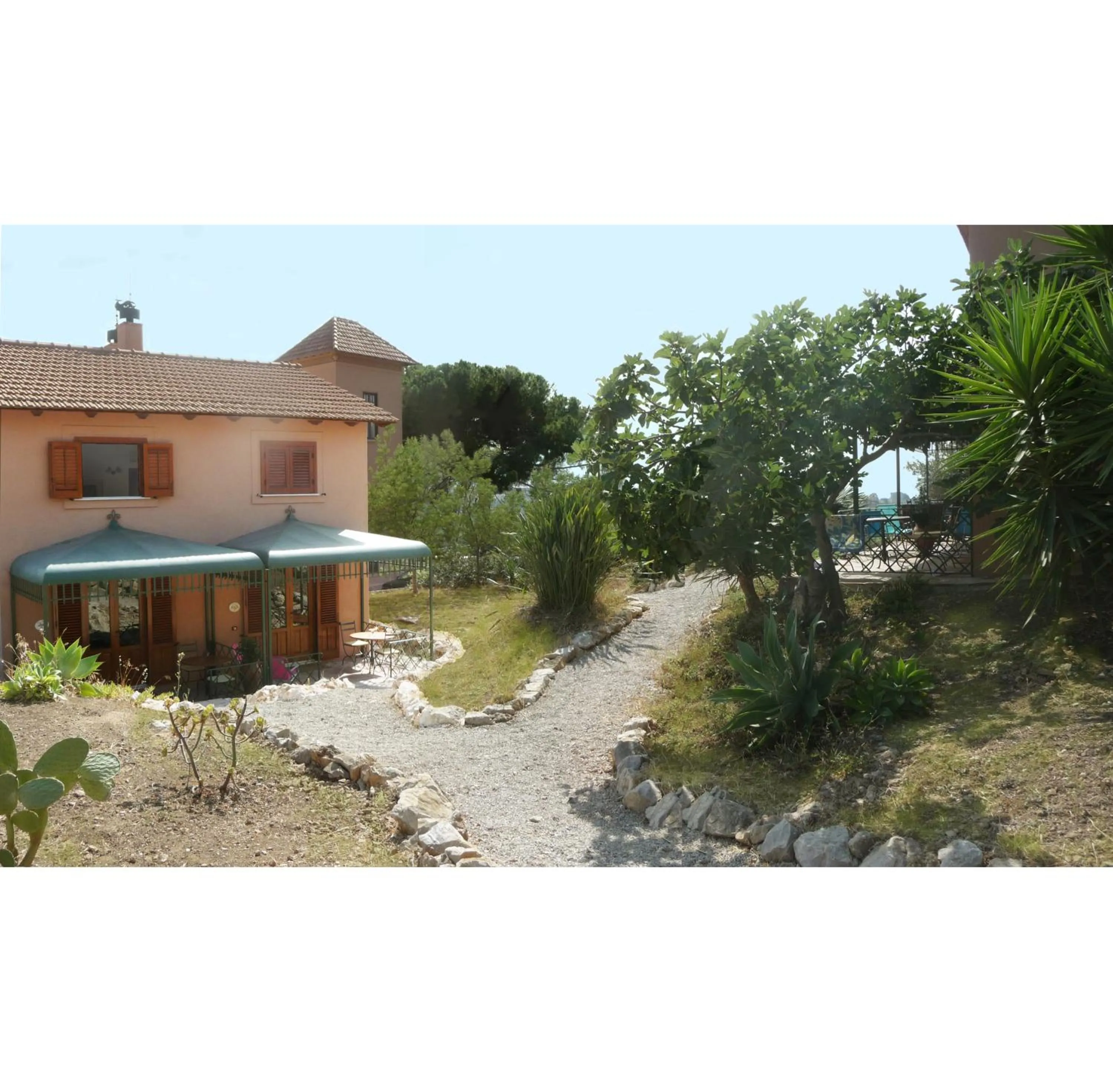 Garden view in Villa Paladino Solunto