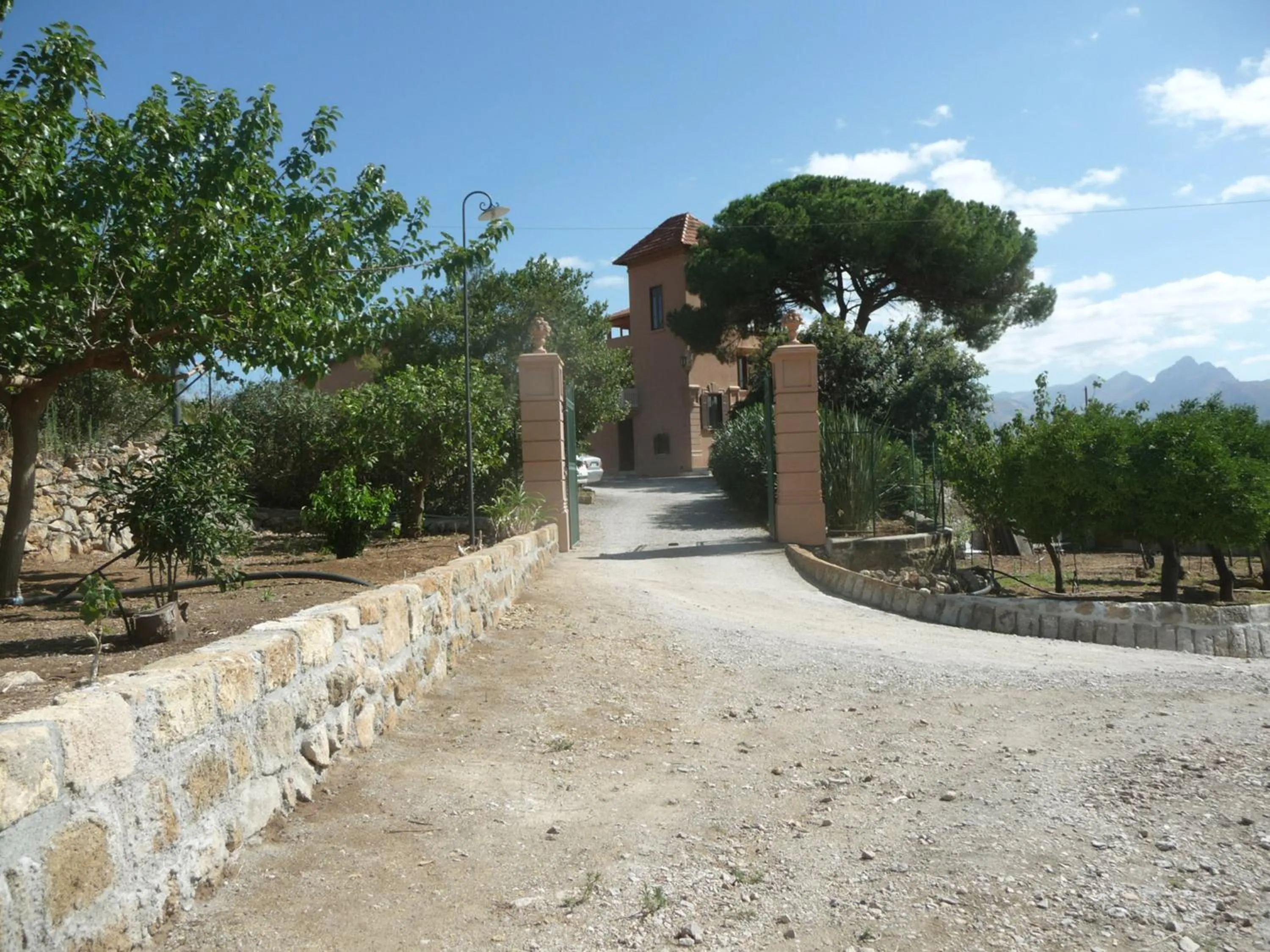 Property building in Villa Paladino Solunto