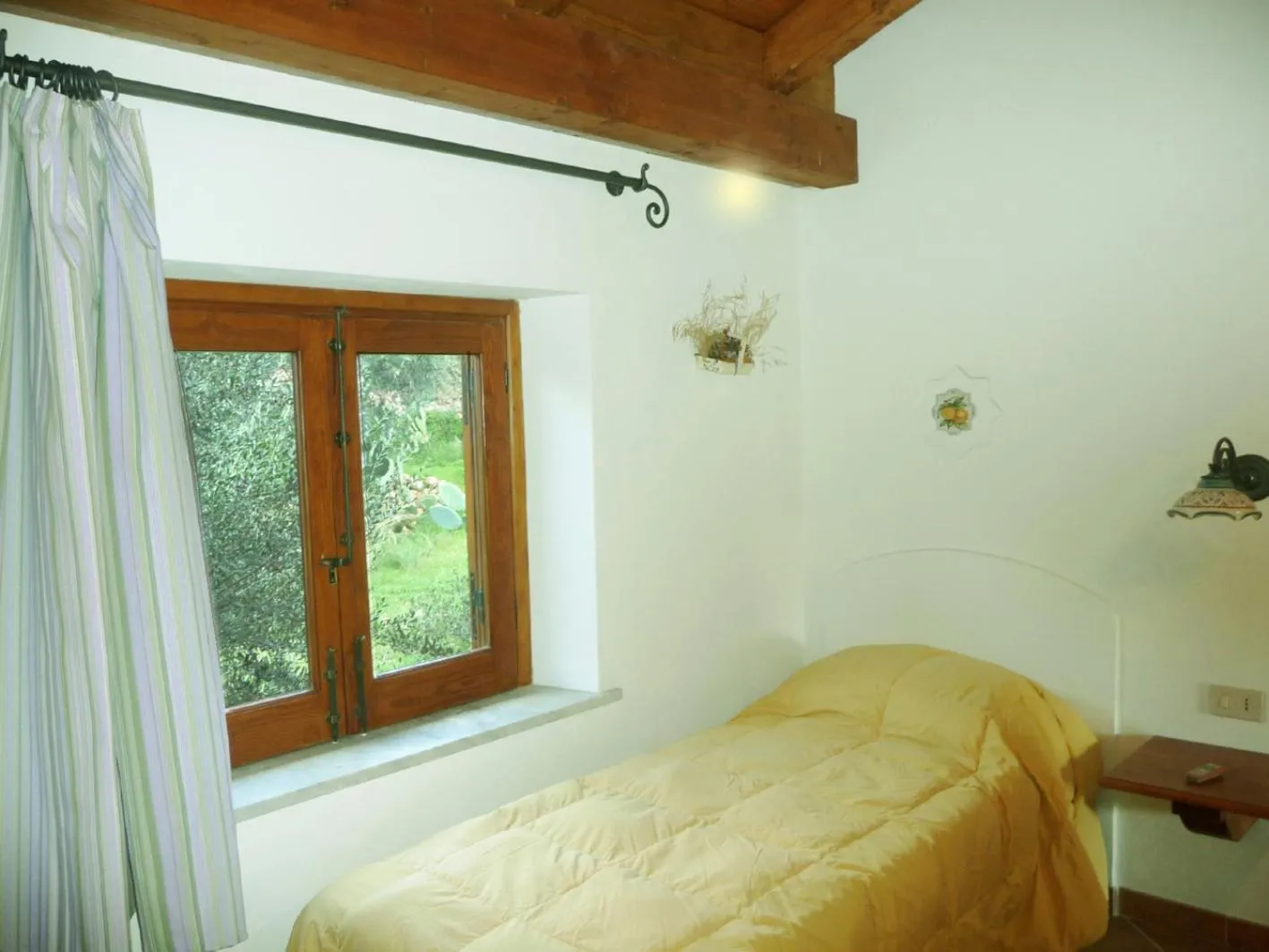 Bed in Villa Paladino Solunto