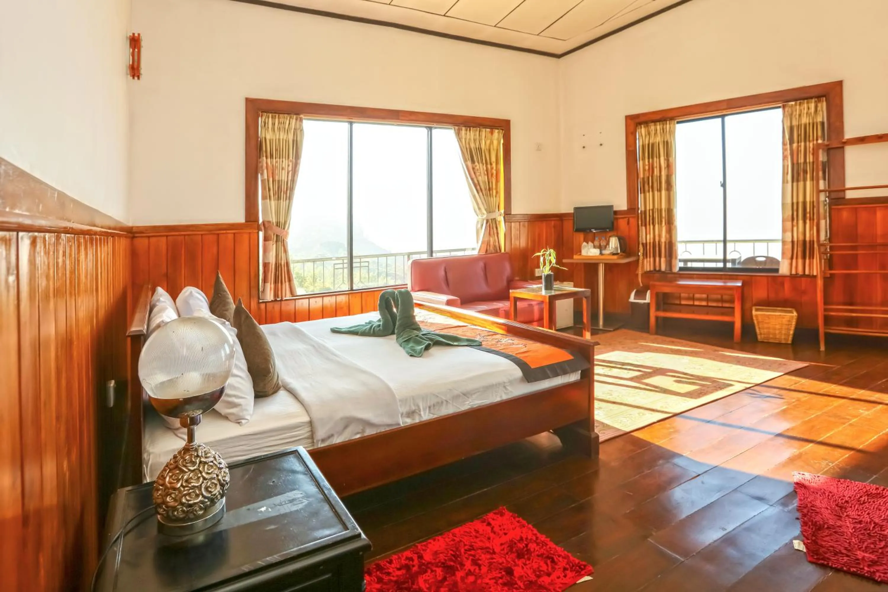 Srilak View Holiday Inn