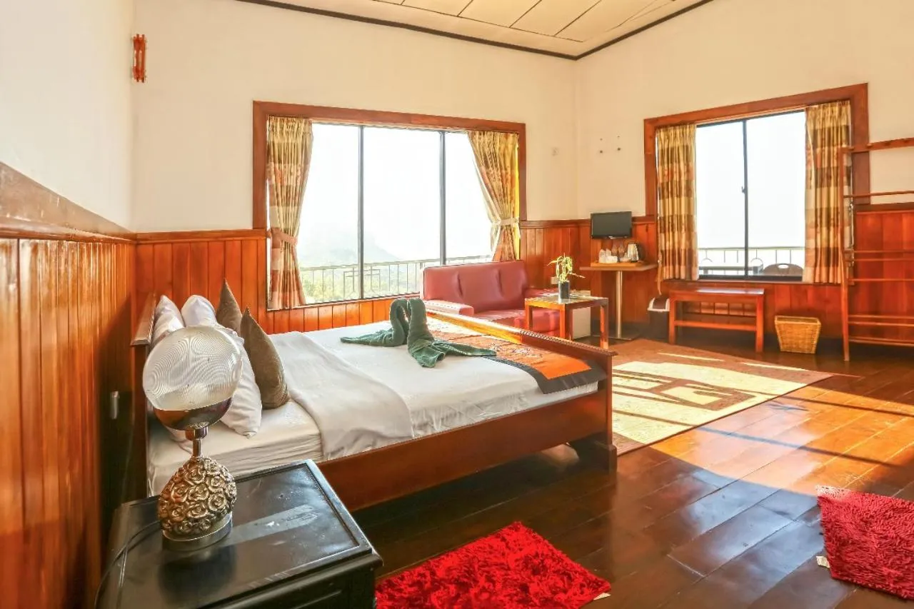 Srilak View Holiday Inn