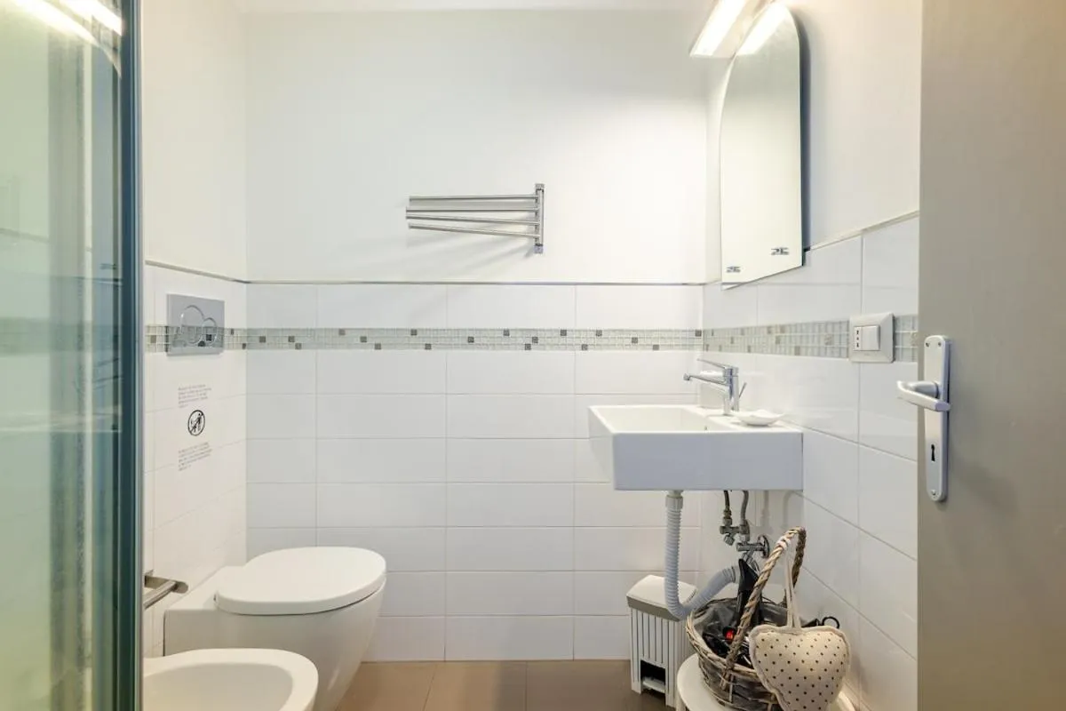 Shower in Elephant's Smile B&B